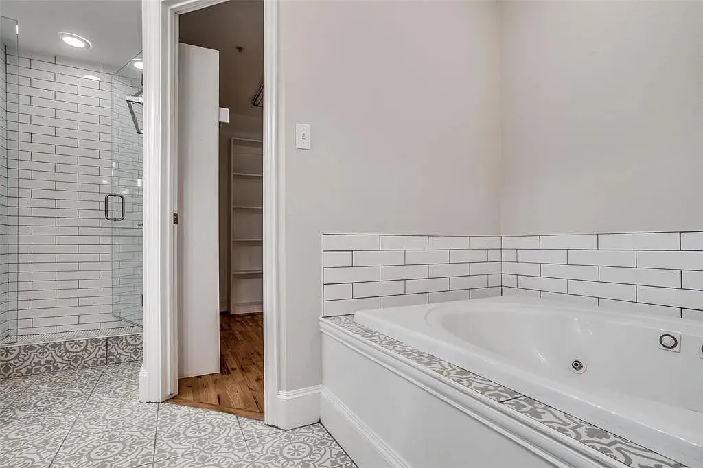 Townhouse For Rent in Dallas County , 5720 La Vista Drive, Dallas, Texas 75206, 3 Bedroom, 4 Bathroom, 2 Garage spaces, 1,849 Sqft, built in 1999, mls#21340753, Real Estate Agent in Dallas, Homes For Rent in Dallas county, Homes For Rent in Dallas, Realtor in Dallas Texas, Real Estate Brokerage Independent Realty Texas, Luminita Cordes Realtor