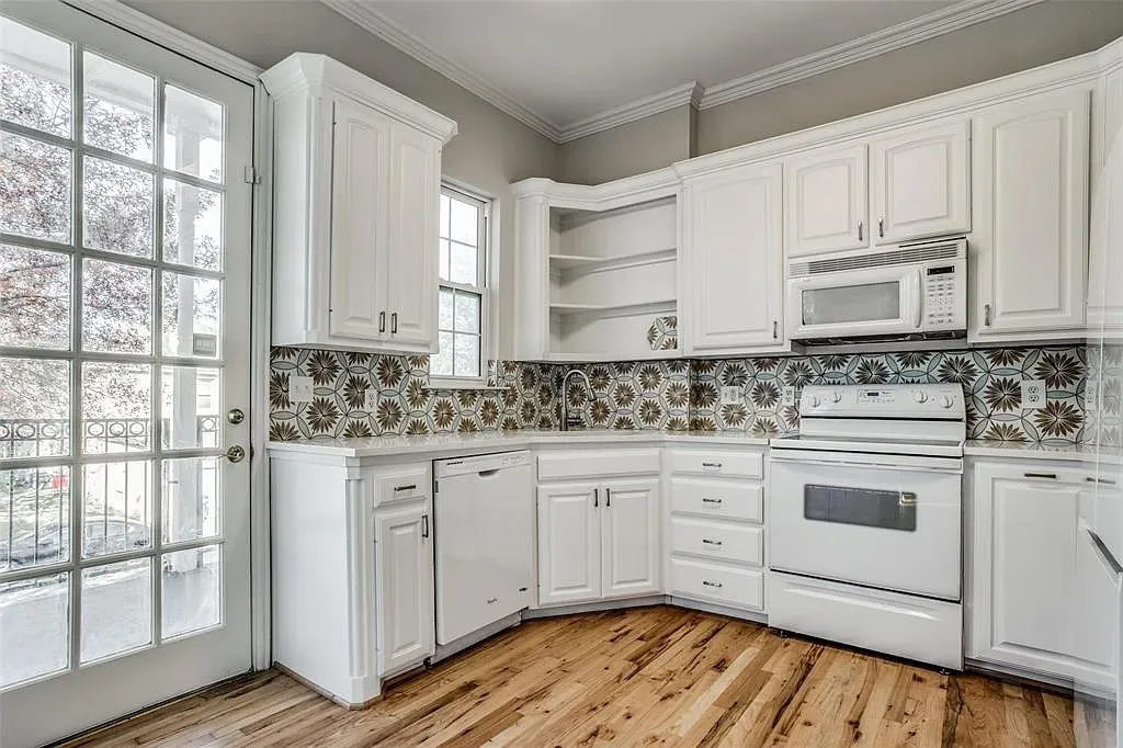 Townhouse For Rent in Dallas County , 5720 La Vista Drive, Dallas, Texas 75206, 3 Bedroom, 4 Bathroom, 2 Garage spaces, 1,849 Sqft, built in 1999, mls#21340753, Real Estate Agent in Dallas, Homes For Rent in Dallas county, Homes For Rent in Dallas, Realtor in Dallas Texas, Real Estate Brokerage Independent Realty Texas, Luminita Cordes Realtor