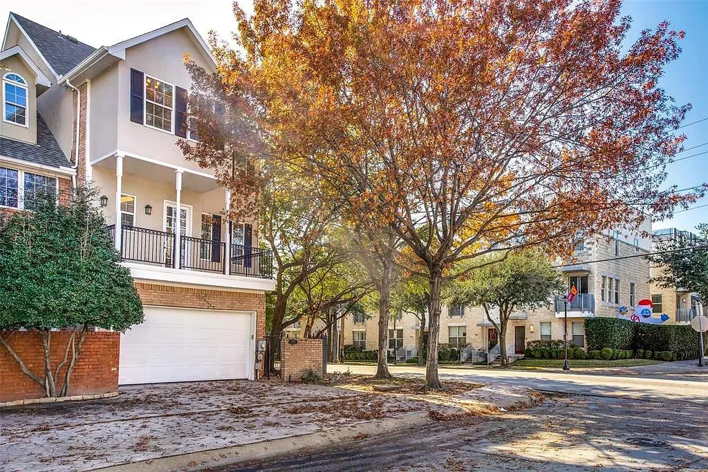 Townhouse For Rent in Dallas County , 5720 La Vista Drive, Dallas, Texas 75206, 3 Bedroom, 4 Bathroom, 2 Garage spaces, 1,849 Sqft, built in 1999, mls#21340753, Real Estate Agent in Dallas, Homes For Rent in Dallas county, Homes For Rent in Dallas, Realtor in Dallas Texas, Real Estate Brokerage Independent Realty Texas, Luminita Cordes Realtor