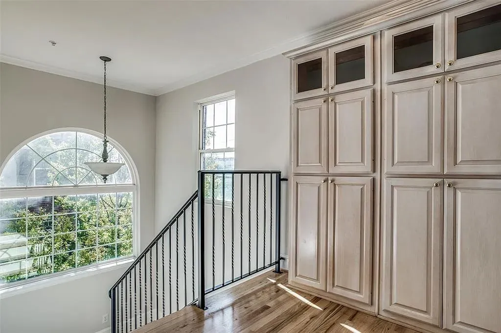 Townhouse For Rent in Dallas County , 5720 La Vista Drive, Dallas, Texas 75206, 3 Bedroom, 4 Bathroom, 2 Garage spaces, 1,849 Sqft, built in 1999, mls#21340753, Real Estate Agent in Dallas, Homes For Rent in Dallas county, Homes For Rent in Dallas, Realtor in Dallas Texas, Real Estate Brokerage Independent Realty Texas, Luminita Cordes Realtor
