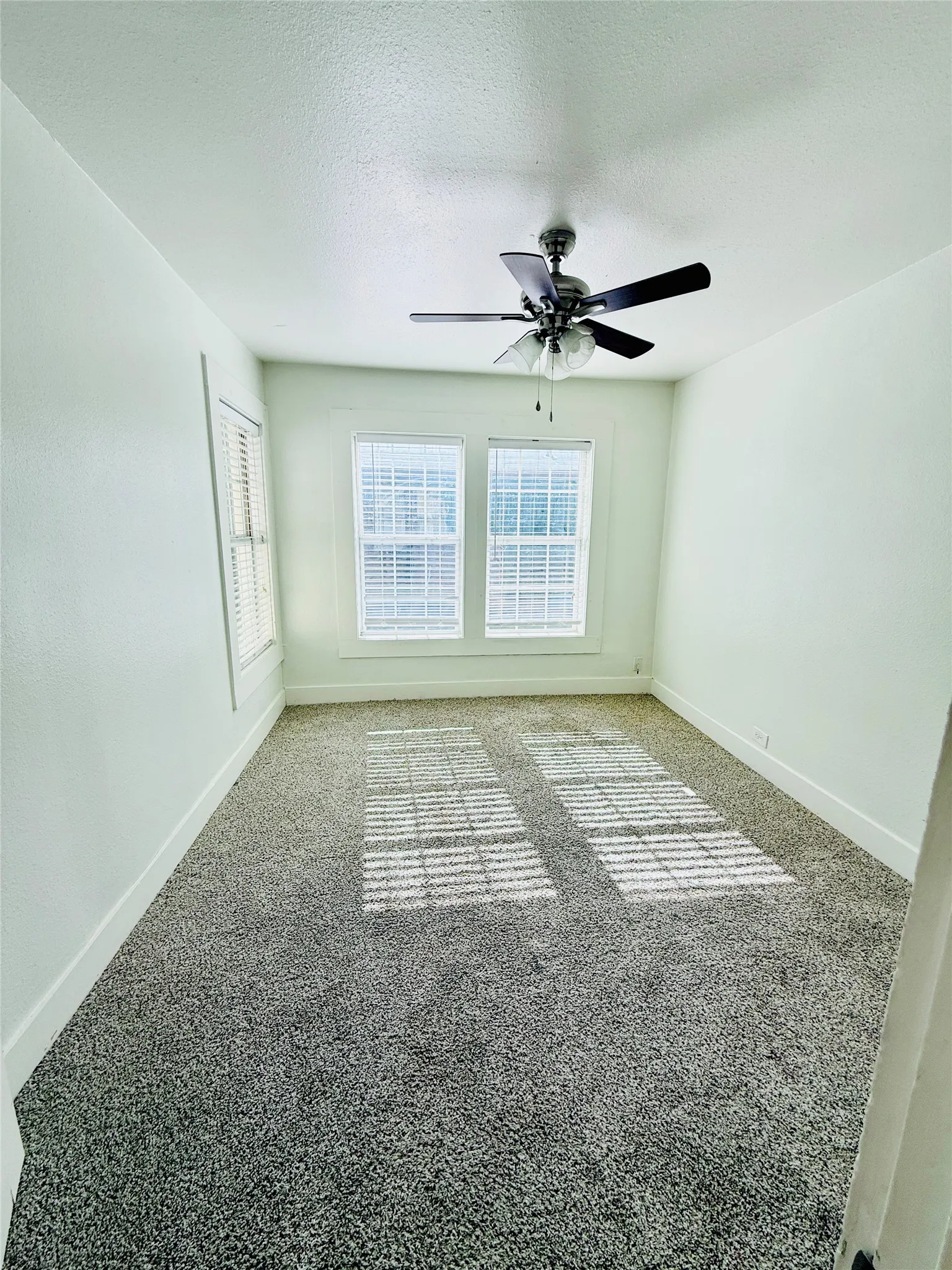 Duplex For Rent in Grayson County , 814 W College Street, Sherman, Texas 75092, 2 Bedroom, 2 Bathroom, Garage spaces, 1,100 Sqft, built in 1948, mls#21340762, Real Estate Agent in Sherman, Homes For Rent in Grayson county, Homes For Rent in Sherman, Realtor in Sherman Texas, Real Estate Brokerage Independent Realty Texas, Luminita Cordes Realtor
