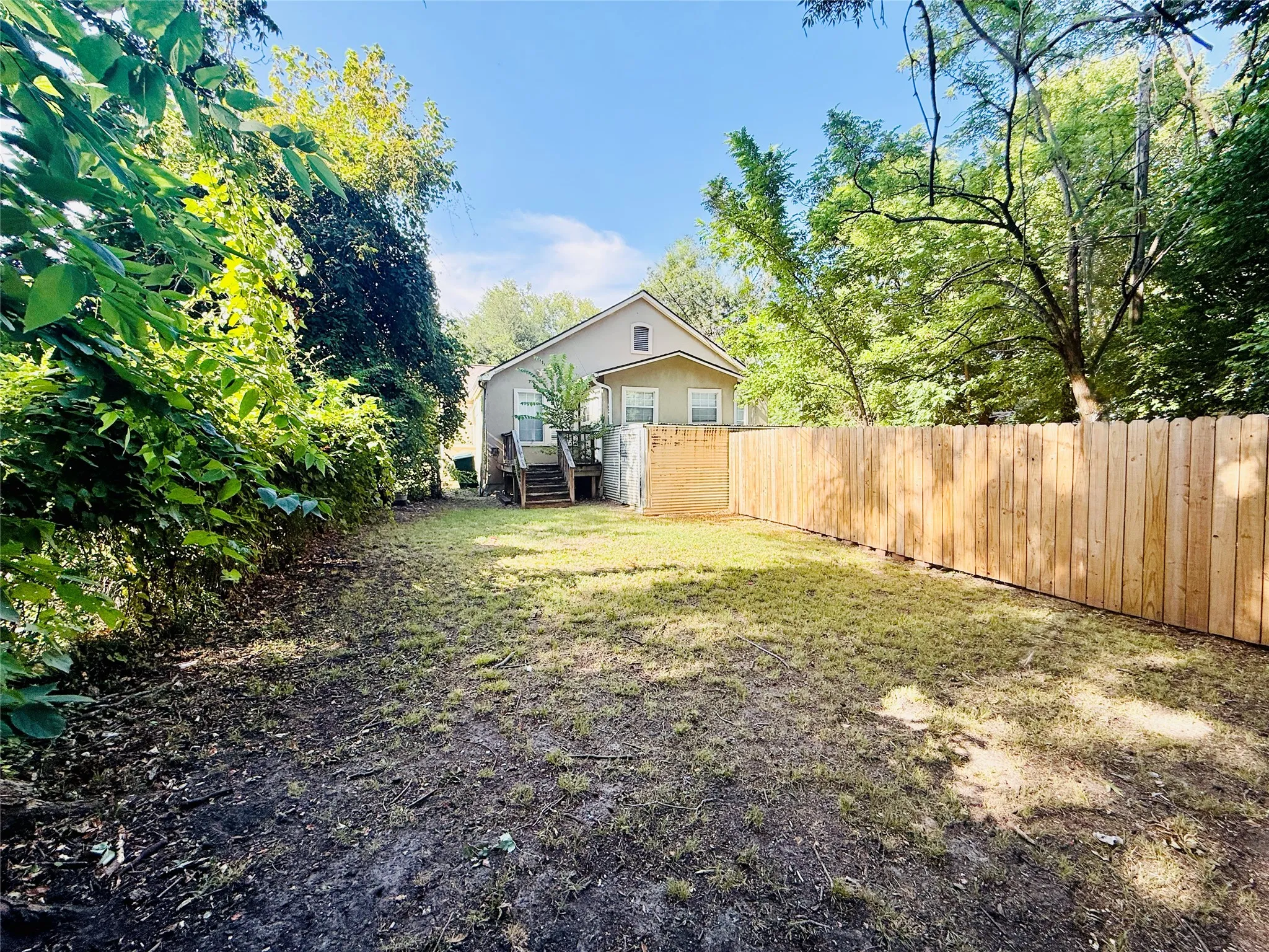 Duplex For Rent in Grayson County , 814 W College Street, Sherman, Texas 75092, 2 Bedroom, 2 Bathroom, Garage spaces, 1,100 Sqft, built in 1948, mls#21340762, Real Estate Agent in Sherman, Homes For Rent in Grayson county, Homes For Rent in Sherman, Realtor in Sherman Texas, Real Estate Brokerage Independent Realty Texas, Luminita Cordes Realtor