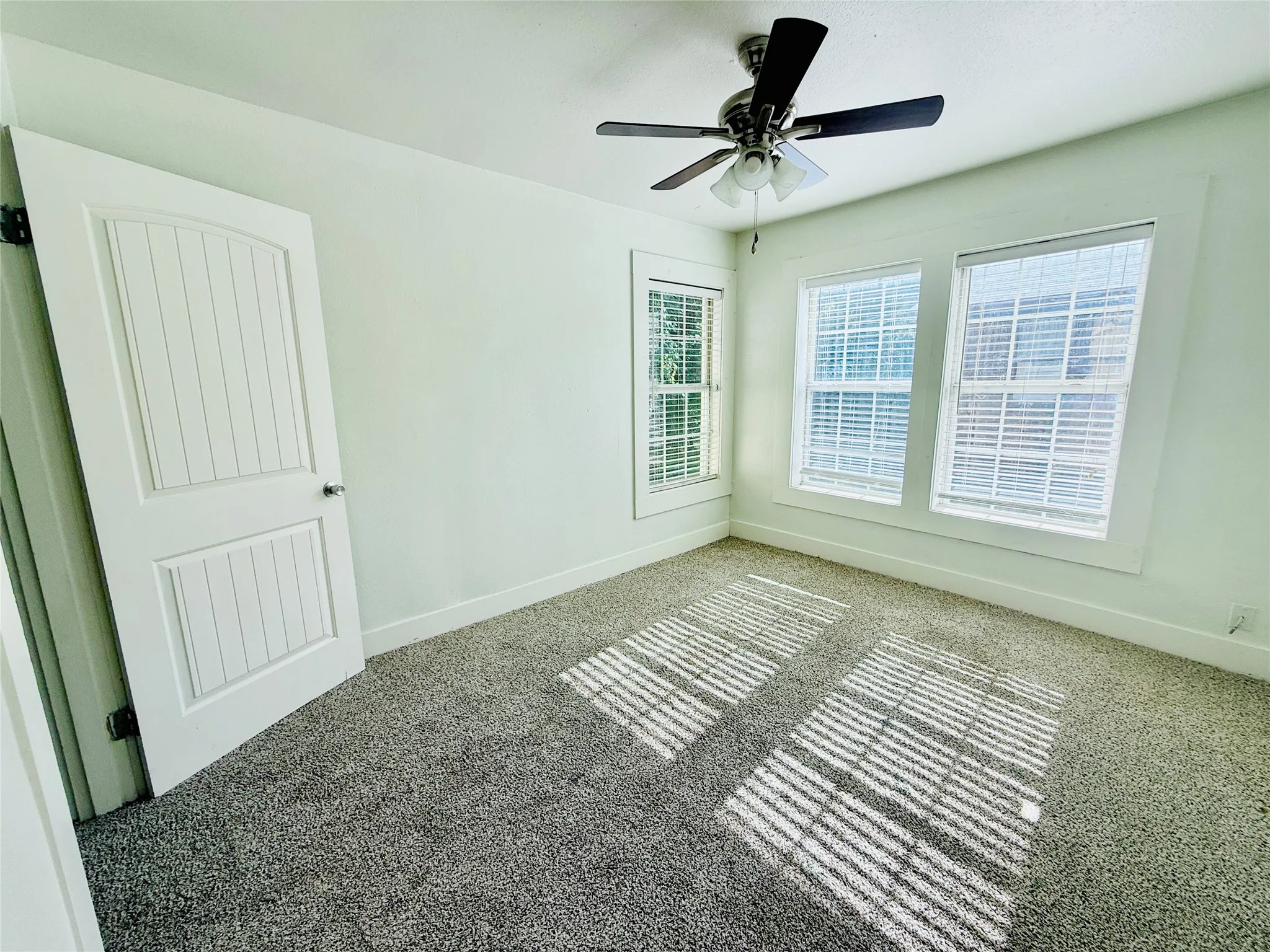 Duplex For Rent in Grayson County , 814 W College Street, Sherman, Texas 75092, 2 Bedroom, 2 Bathroom, Garage spaces, 1,100 Sqft, built in 1948, mls#21340762, Real Estate Agent in Sherman, Homes For Rent in Grayson county, Homes For Rent in Sherman, Realtor in Sherman Texas, Real Estate Brokerage Independent Realty Texas, Luminita Cordes Realtor