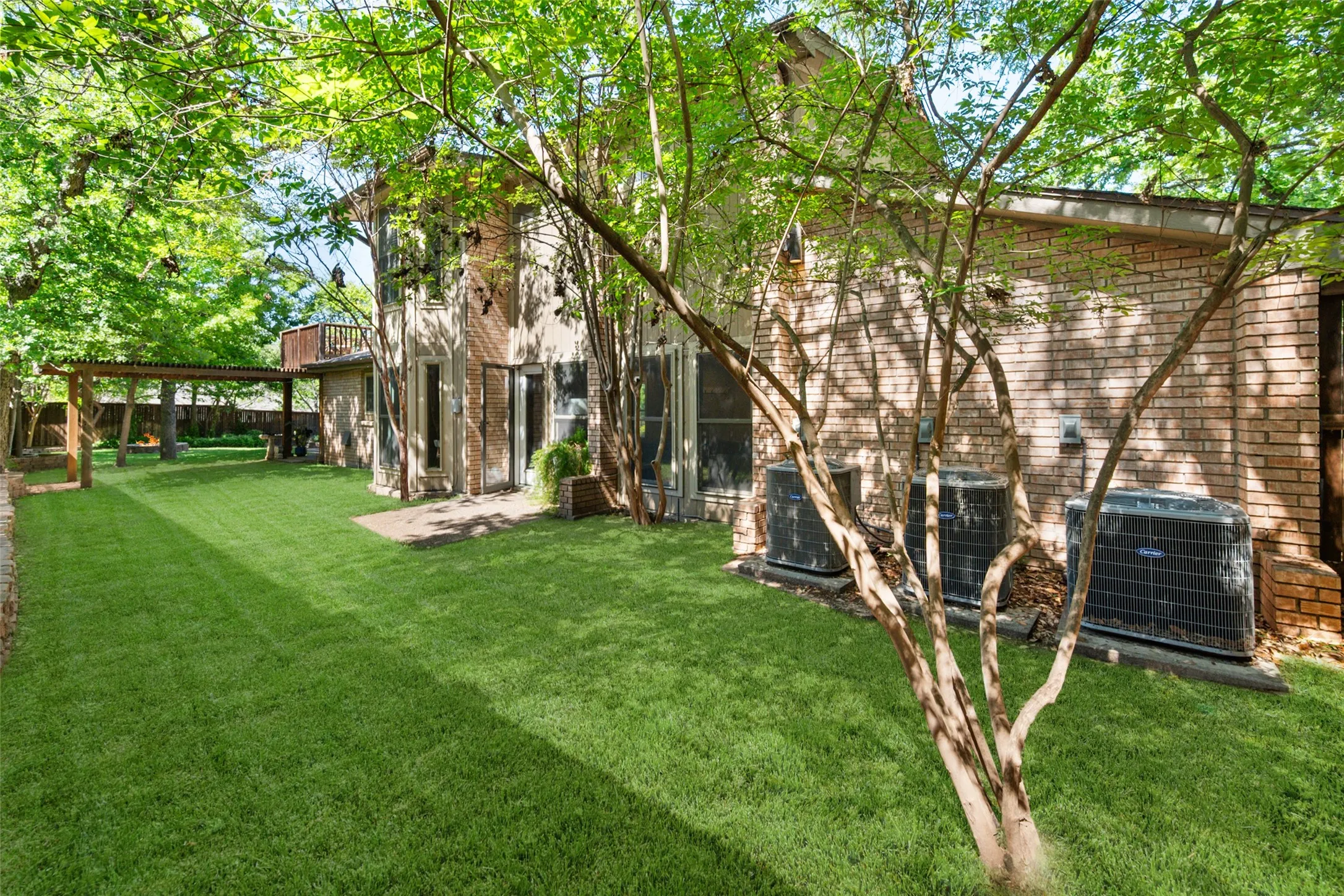 Single Family Residence For Sale in Tarrant County , 3512 Townlake Circle, Arlington, Texas 76016, 3 Bedroom, 3 Bathroom, 2 Garage spaces, 2,298 Sqft, built in 1984, mls#21339957, Real Estate Agent in Arlington, Homes For Sale in Tarrant county, Homes For Sale in Arlington, Realtor in Arlington Texas, Real Estate Brokerage Independent Realty Texas, Luminita Cordes Realtor