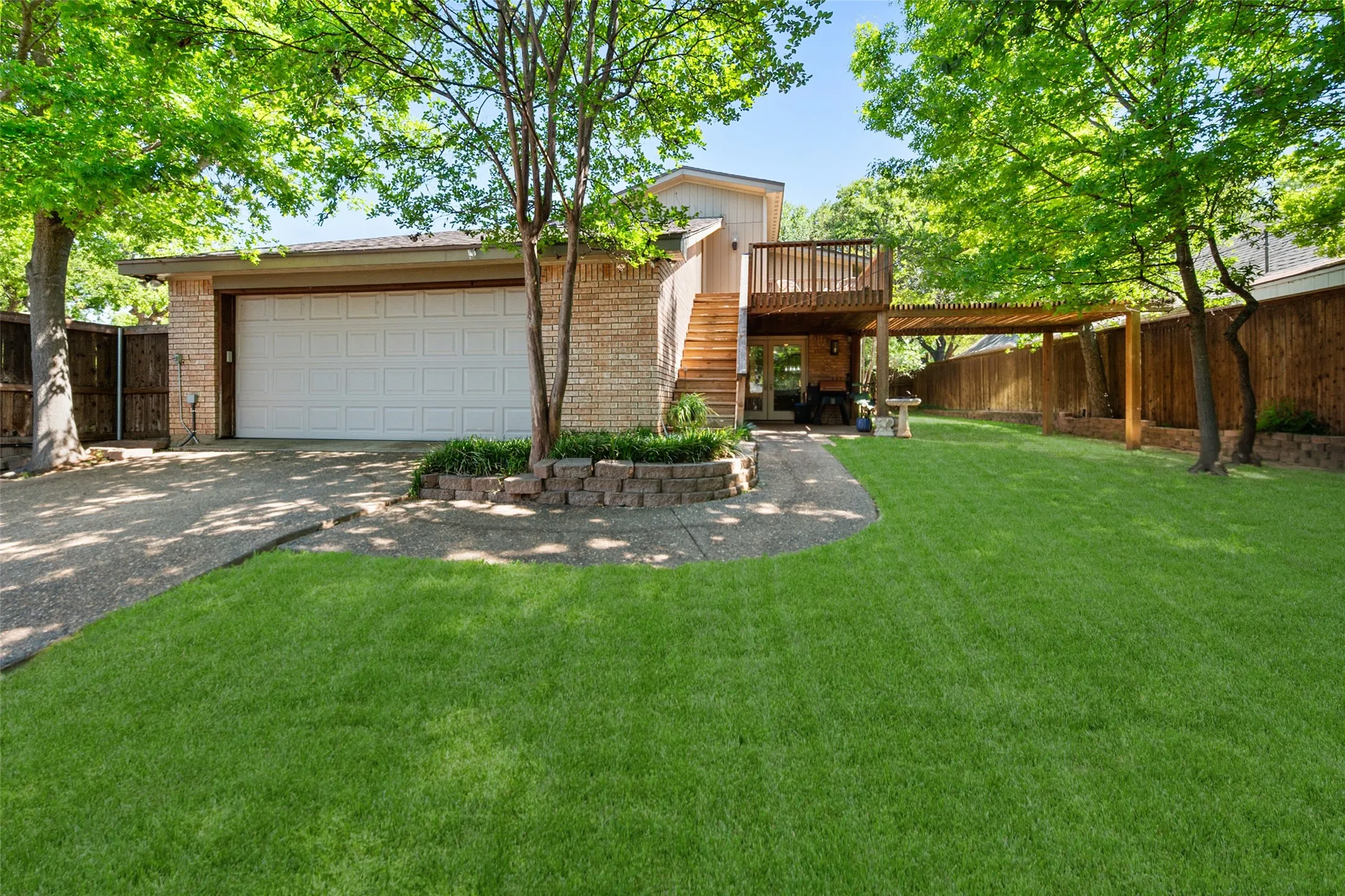 Single Family Residence For Sale in Tarrant County , 3512 Townlake Circle, Arlington, Texas 76016, 3 Bedroom, 3 Bathroom, 2 Garage spaces, 2,298 Sqft, built in 1984, mls#21339957, Real Estate Agent in Arlington, Homes For Sale in Tarrant county, Homes For Sale in Arlington, Realtor in Arlington Texas, Real Estate Brokerage Independent Realty Texas, Luminita Cordes Realtor
