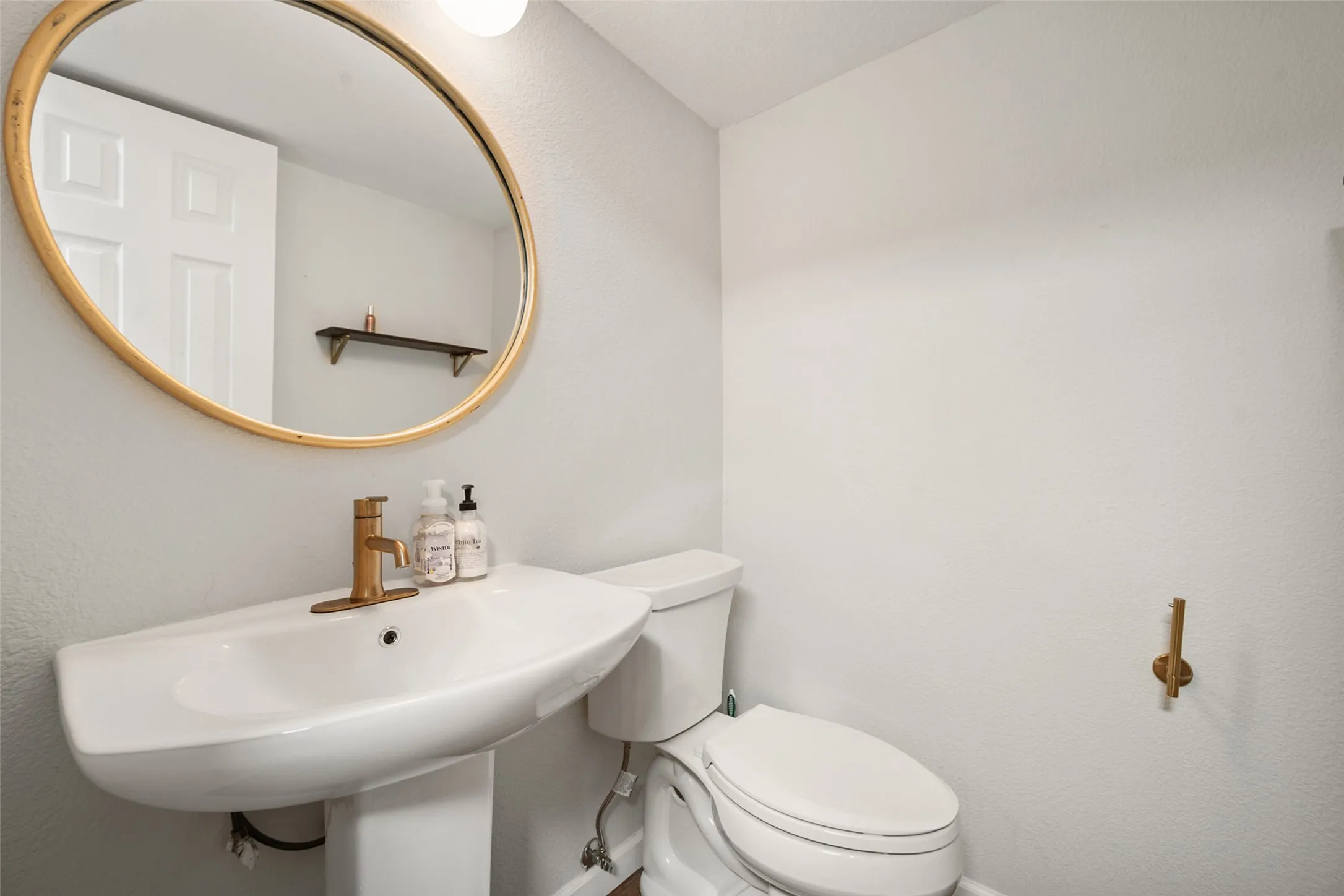 Single Family Residence For Sale in Tarrant County , 3512 Townlake Circle, Arlington, Texas 76016, 3 Bedroom, 3 Bathroom, 2 Garage spaces, 2,298 Sqft, built in 1984, mls#21339957, Real Estate Agent in Arlington, Homes For Sale in Tarrant county, Homes For Sale in Arlington, Realtor in Arlington Texas, Real Estate Brokerage Independent Realty Texas, Luminita Cordes Realtor