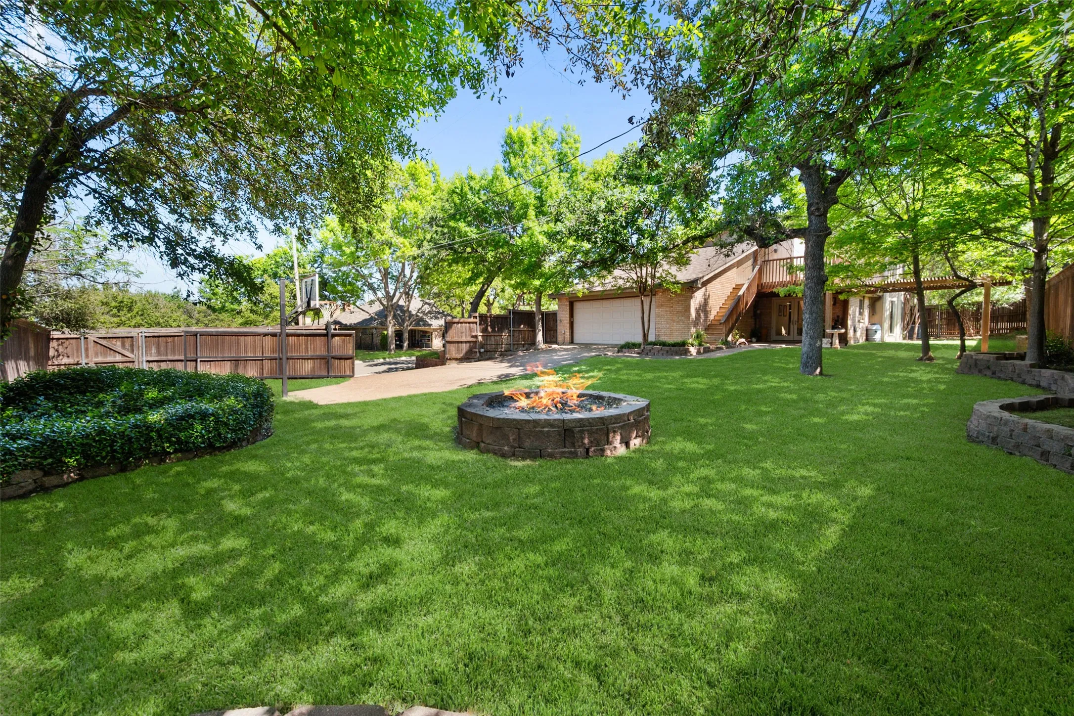 Single Family Residence For Sale in Tarrant County , 3512 Townlake Circle, Arlington, Texas 76016, 3 Bedroom, 3 Bathroom, 2 Garage spaces, 2,298 Sqft, built in 1984, mls#21339957, Real Estate Agent in Arlington, Homes For Sale in Tarrant county, Homes For Sale in Arlington, Realtor in Arlington Texas, Real Estate Brokerage Independent Realty Texas, Luminita Cordes Realtor