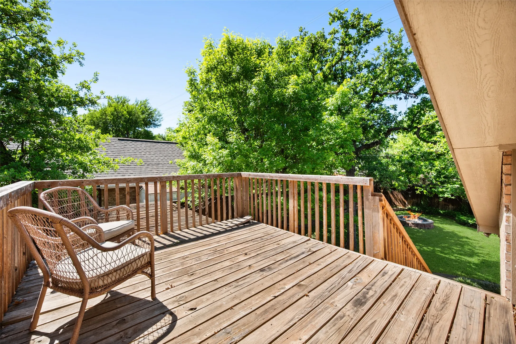 Single Family Residence For Sale in Tarrant County , 3512 Townlake Circle, Arlington, Texas 76016, 3 Bedroom, 3 Bathroom, 2 Garage spaces, 2,298 Sqft, built in 1984, mls#21339957, Real Estate Agent in Arlington, Homes For Sale in Tarrant county, Homes For Sale in Arlington, Realtor in Arlington Texas, Real Estate Brokerage Independent Realty Texas, Luminita Cordes Realtor