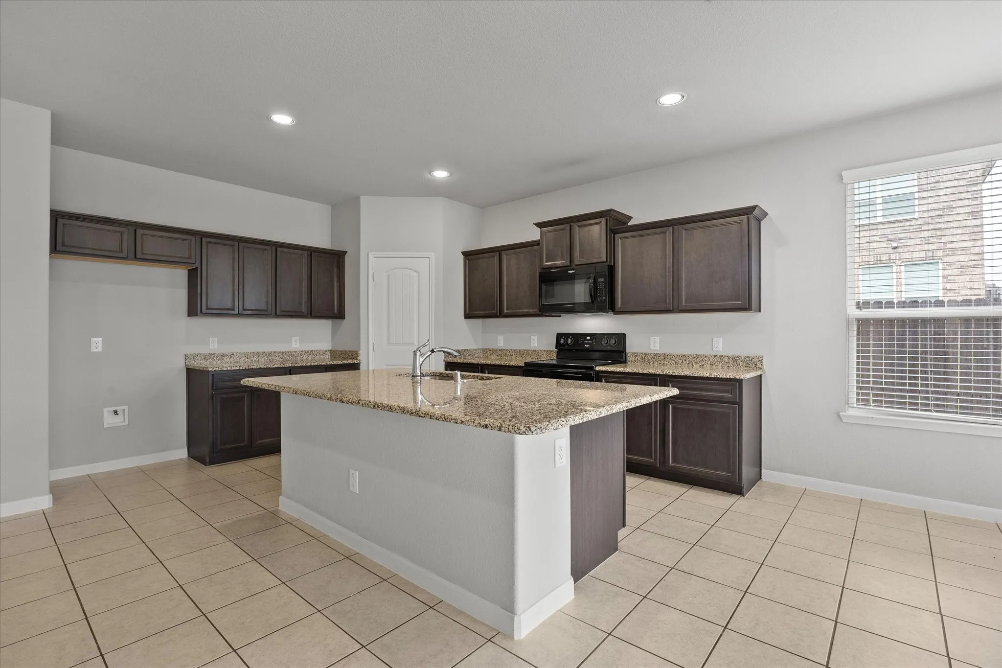 Single Family Residence For Sale in Kaufman County , 5220 Prairie Rose Drive, Forney, Texas 75126, 4 Bedroom, 4 Bathroom, 2 Garage spaces, 3,026 Sqft, built in 2017, mls#21332871, Real Estate Agent in Forney, Homes For Sale in Kaufman county, Homes For Sale in Forney, Realtor in Forney Texas, Real Estate Brokerage Independent Realty Texas, Luminita Cordes Realtor