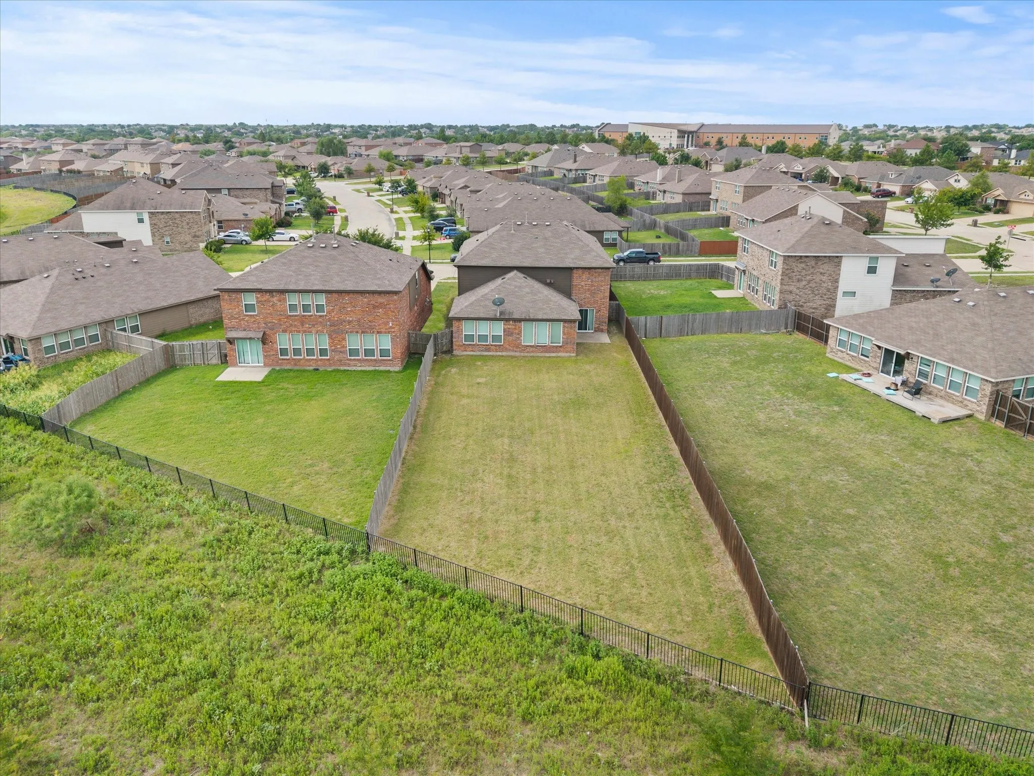 Single Family Residence For Sale in Kaufman County , 5220 Prairie Rose Drive, Forney, Texas 75126, 4 Bedroom, 4 Bathroom, 2 Garage spaces, 3,026 Sqft, built in 2017, mls#21332871, Real Estate Agent in Forney, Homes For Sale in Kaufman county, Homes For Sale in Forney, Realtor in Forney Texas, Real Estate Brokerage Independent Realty Texas, Luminita Cordes Realtor
