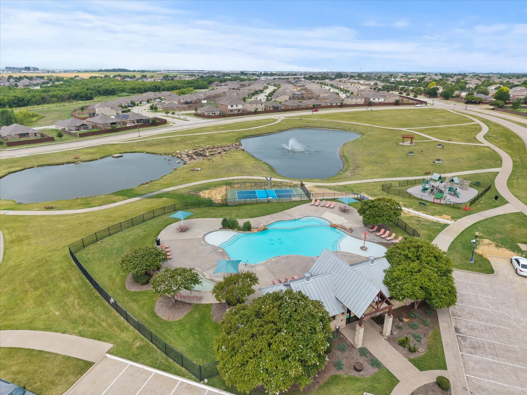 Single Family Residence For Sale in Kaufman County , 5220 Prairie Rose Drive, Forney, Texas 75126, 4 Bedroom, 4 Bathroom, 2 Garage spaces, 3,026 Sqft, built in 2017, mls#21332871, Real Estate Agent in Forney, Homes For Sale in Kaufman county, Homes For Sale in Forney, Realtor in Forney Texas, Real Estate Brokerage Independent Realty Texas, Luminita Cordes Realtor