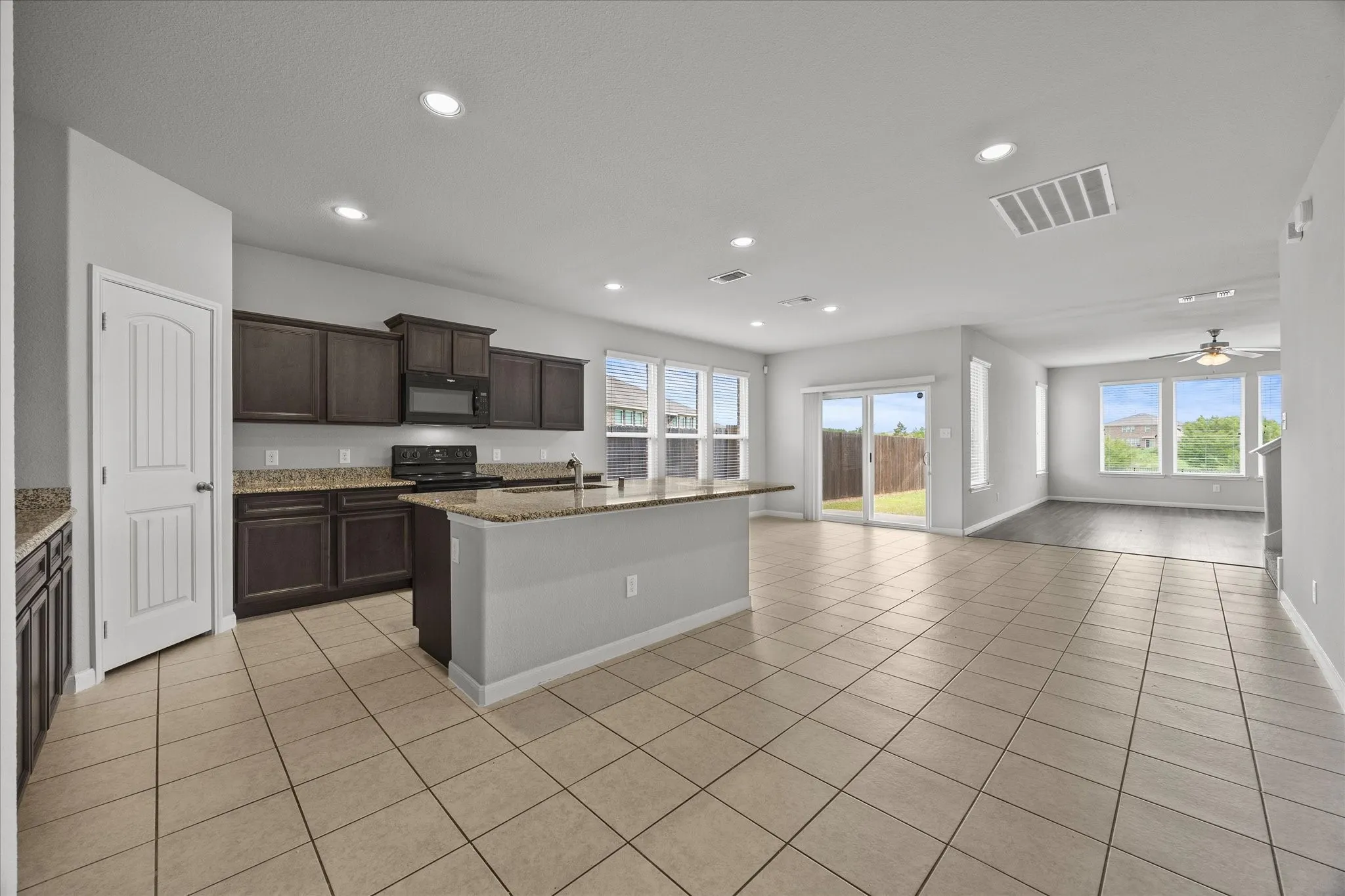 Single Family Residence For Sale in Kaufman County , 5220 Prairie Rose Drive, Forney, Texas 75126, 4 Bedroom, 4 Bathroom, 2 Garage spaces, 3,026 Sqft, built in 2017, mls#21332871, Real Estate Agent in Forney, Homes For Sale in Kaufman county, Homes For Sale in Forney, Realtor in Forney Texas, Real Estate Brokerage Independent Realty Texas, Luminita Cordes Realtor