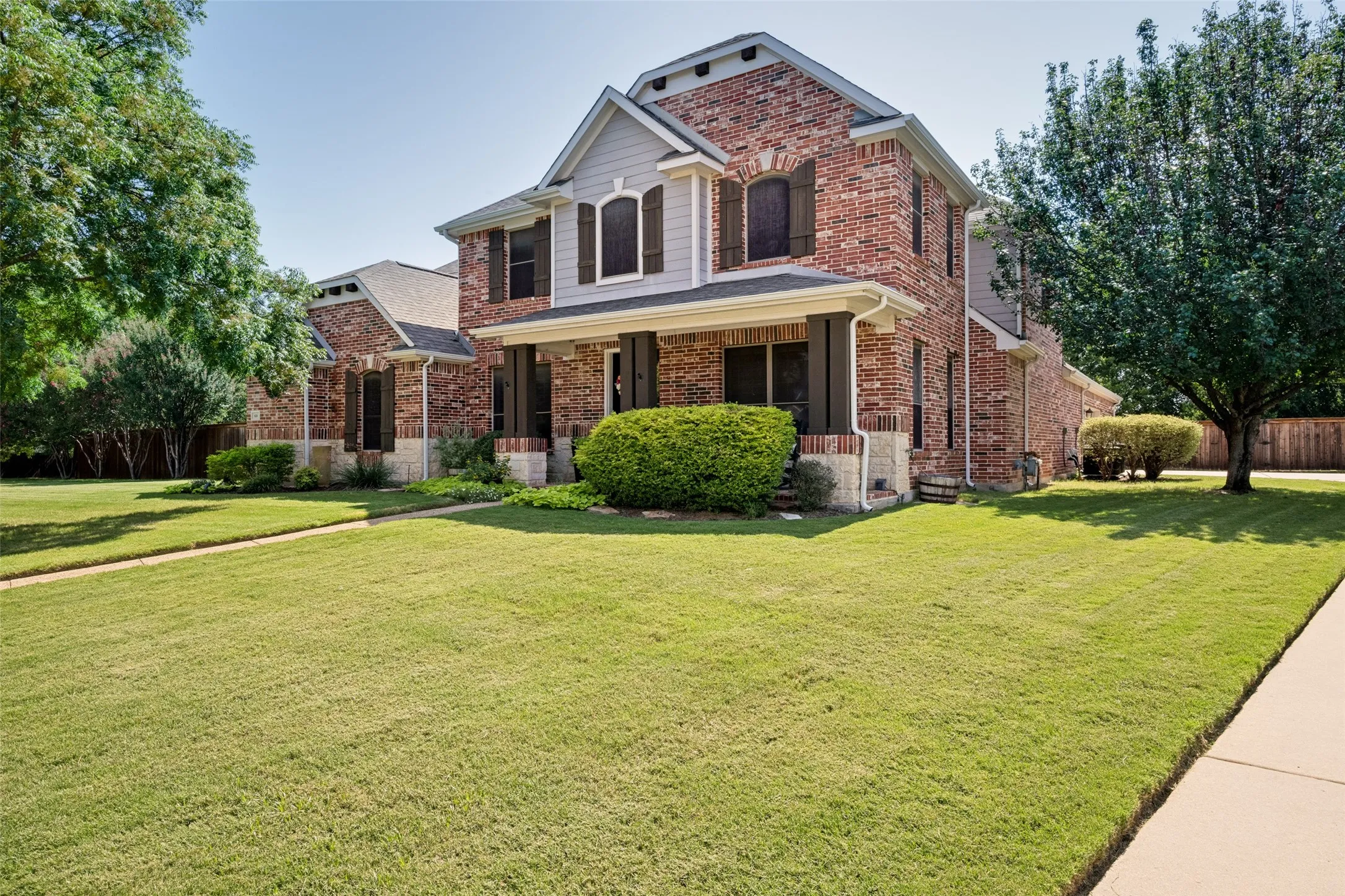 Single Family Residence For Sale in Tarrant County , 616 Unbridled Lane, Keller, Texas 76248, 4 Bedroom, 3 Bathroom, 3 Garage spaces, 3,556 Sqft, built in 2005, mls#21338224, Real Estate Agent in Keller, Homes For Sale in Tarrant county, Homes For Sale in Keller, Realtor in Keller Texas, Real Estate Brokerage Independent Realty Texas, Luminita Cordes Realtor