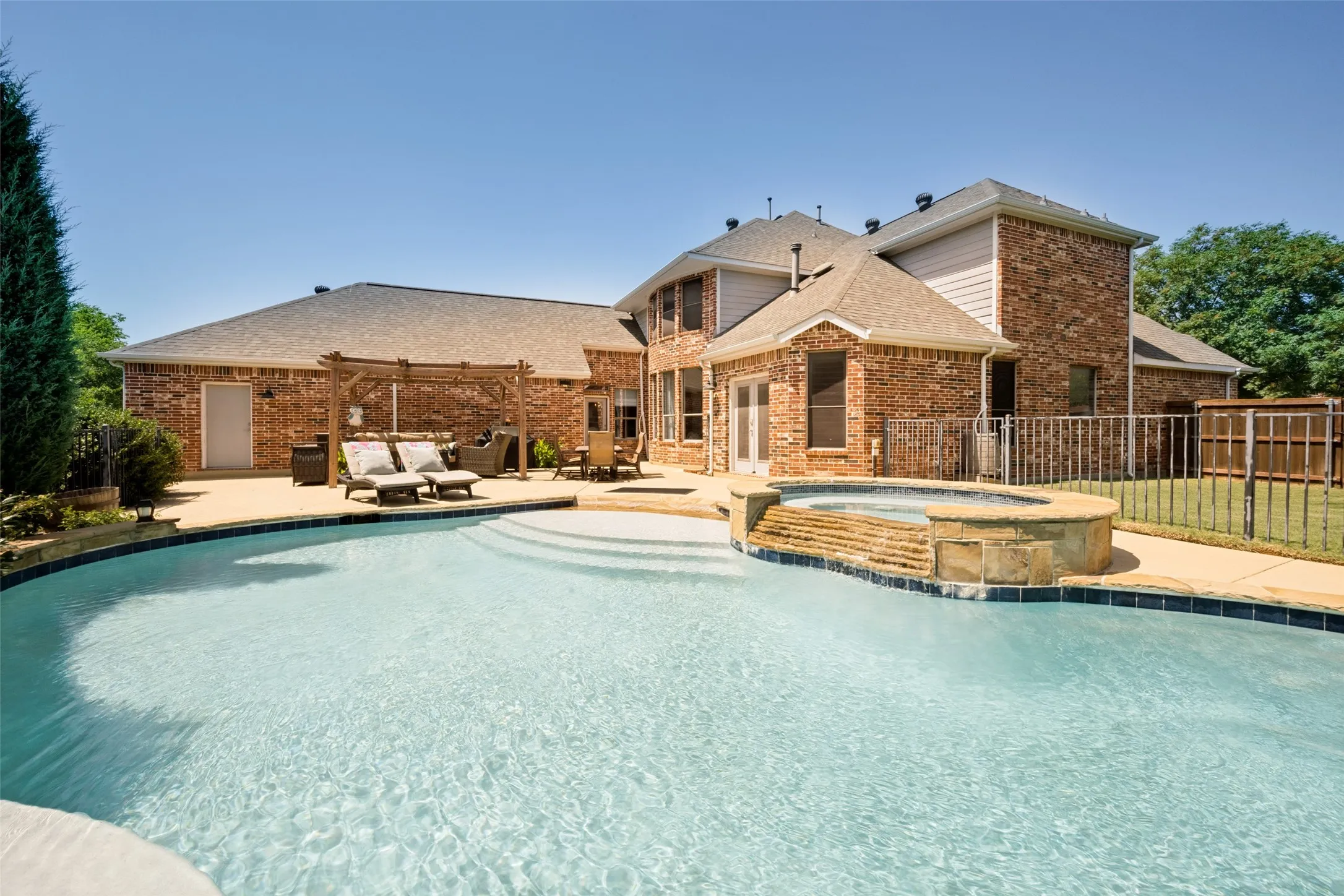 Single Family Residence For Sale in Tarrant County , 616 Unbridled Lane, Keller, Texas 76248, 4 Bedroom, 3 Bathroom, 3 Garage spaces, 3,556 Sqft, built in 2005, mls#21338224, Real Estate Agent in Keller, Homes For Sale in Tarrant county, Homes For Sale in Keller, Realtor in Keller Texas, Real Estate Brokerage Independent Realty Texas, Luminita Cordes Realtor
