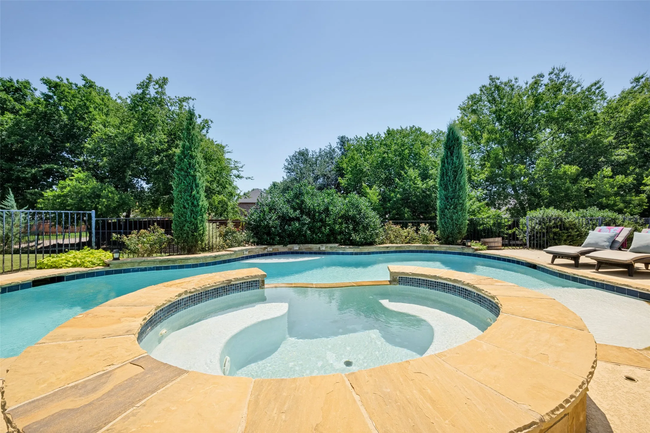 Single Family Residence For Sale in Tarrant County , 616 Unbridled Lane, Keller, Texas 76248, 4 Bedroom, 3 Bathroom, 3 Garage spaces, 3,556 Sqft, built in 2005, mls#21338224, Real Estate Agent in Keller, Homes For Sale in Tarrant county, Homes For Sale in Keller, Realtor in Keller Texas, Real Estate Brokerage Independent Realty Texas, Luminita Cordes Realtor