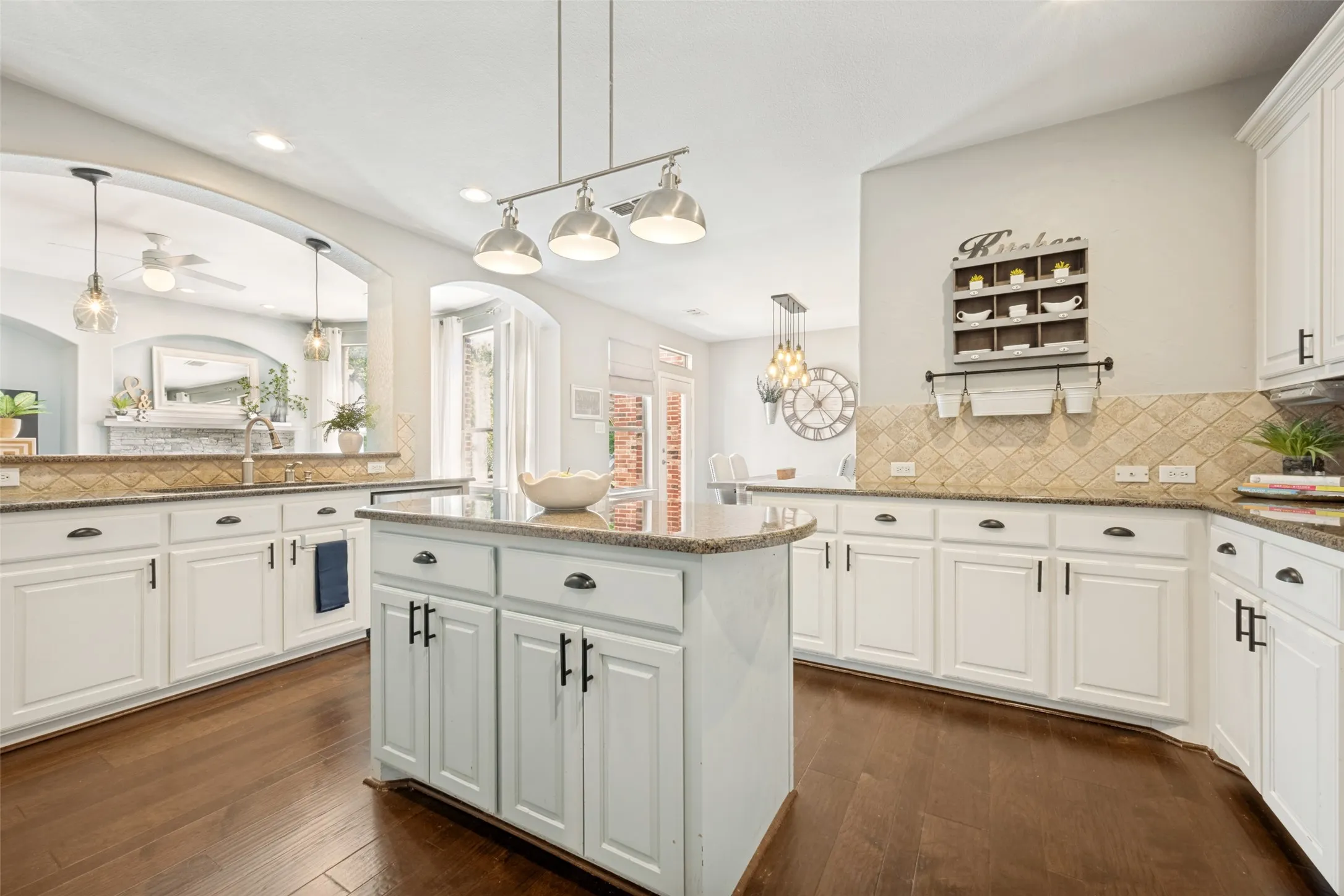 Single Family Residence For Sale in Tarrant County , 616 Unbridled Lane, Keller, Texas 76248, 4 Bedroom, 3 Bathroom, 3 Garage spaces, 3,556 Sqft, built in 2005, mls#21338224, Real Estate Agent in Keller, Homes For Sale in Tarrant county, Homes For Sale in Keller, Realtor in Keller Texas, Real Estate Brokerage Independent Realty Texas, Luminita Cordes Realtor