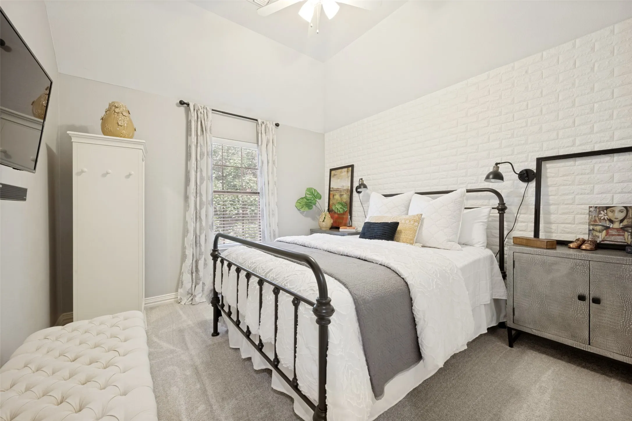 Single Family Residence For Sale in Tarrant County , 616 Unbridled Lane, Keller, Texas 76248, 4 Bedroom, 3 Bathroom, 3 Garage spaces, 3,556 Sqft, built in 2005, mls#21338224, Real Estate Agent in Keller, Homes For Sale in Tarrant county, Homes For Sale in Keller, Realtor in Keller Texas, Real Estate Brokerage Independent Realty Texas, Luminita Cordes Realtor