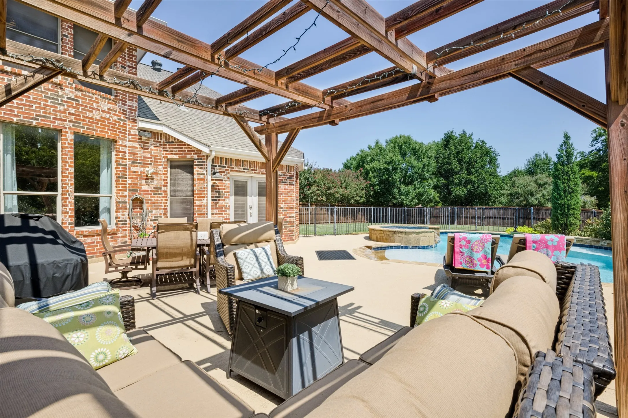 Single Family Residence For Sale in Tarrant County , 616 Unbridled Lane, Keller, Texas 76248, 4 Bedroom, 3 Bathroom, 3 Garage spaces, 3,556 Sqft, built in 2005, mls#21338224, Real Estate Agent in Keller, Homes For Sale in Tarrant county, Homes For Sale in Keller, Realtor in Keller Texas, Real Estate Brokerage Independent Realty Texas, Luminita Cordes Realtor