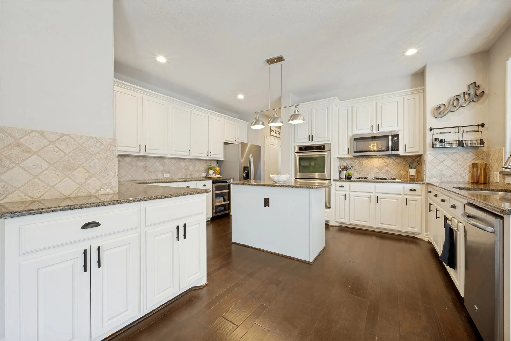 Single Family Residence For Sale in Tarrant County , 616 Unbridled Lane, Keller, Texas 76248, 4 Bedroom, 3 Bathroom, 3 Garage spaces, 3,556 Sqft, built in 2005, mls#21338224, Real Estate Agent in Keller, Homes For Sale in Tarrant county, Homes For Sale in Keller, Realtor in Keller Texas, Real Estate Brokerage Independent Realty Texas, Luminita Cordes Realtor