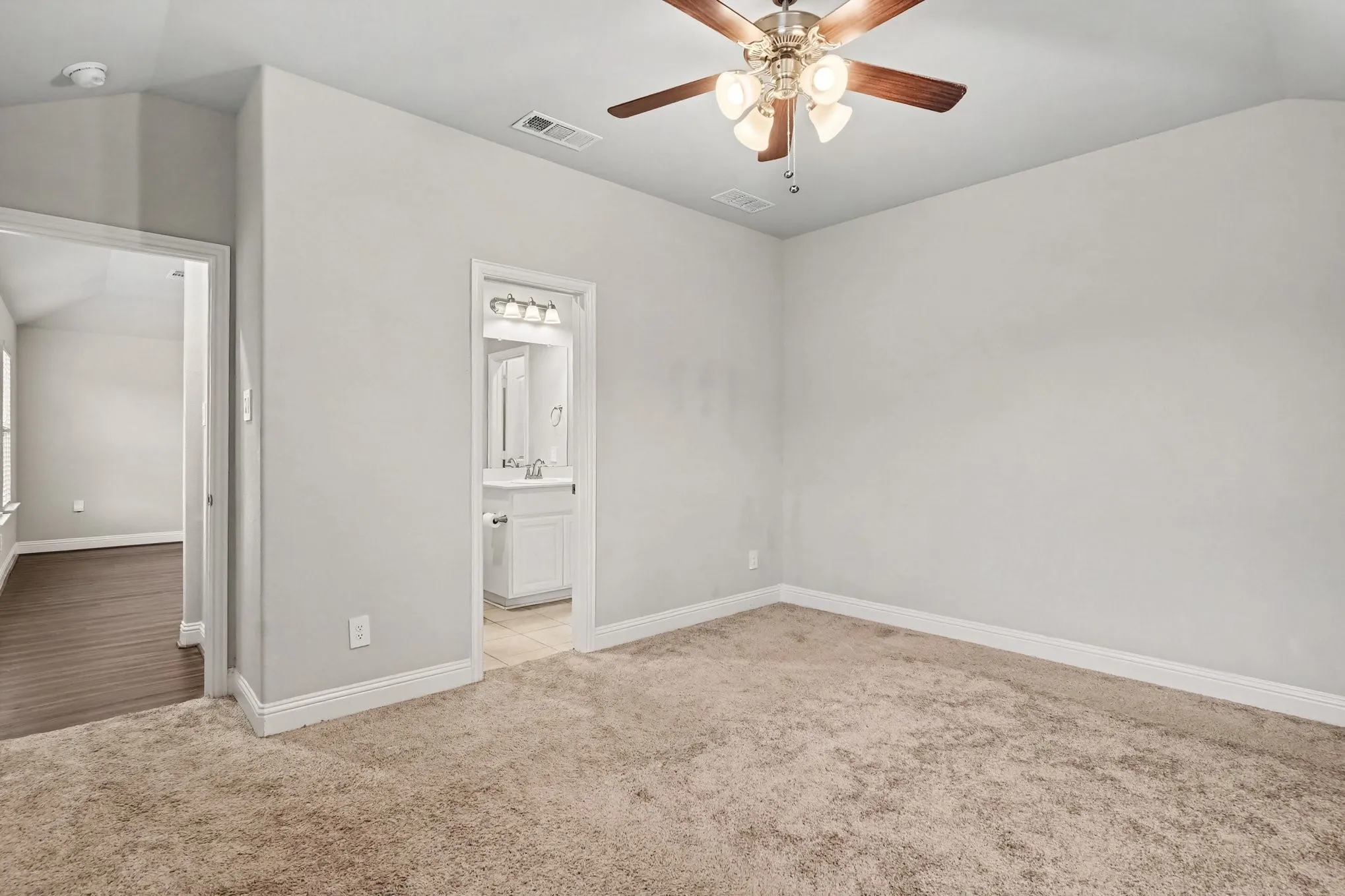 Single Family Residence For Rent in Hunt County , 1425 Waverley Drive, Greenville, Texas 75402, 3 Bedroom, 2 Bathroom, 2 Garage spaces, 1,290 Sqft, built in 2022, mls#21340770, Real Estate Agent in Greenville, Homes For Rent in Hunt county, Homes For Rent in Greenville, Realtor in Greenville Texas, Real Estate Brokerage Independent Realty Texas, Luminita Cordes Realtor