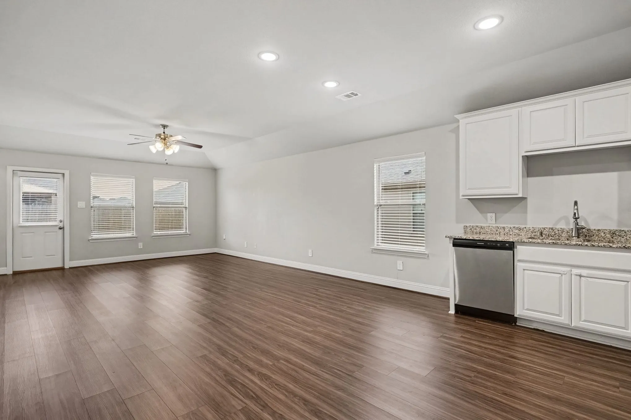Single Family Residence For Rent in Hunt County , 1425 Waverley Drive, Greenville, Texas 75402, 3 Bedroom, 2 Bathroom, 2 Garage spaces, 1,290 Sqft, built in 2022, mls#21340770, Real Estate Agent in Greenville, Homes For Rent in Hunt county, Homes For Rent in Greenville, Realtor in Greenville Texas, Real Estate Brokerage Independent Realty Texas, Luminita Cordes Realtor