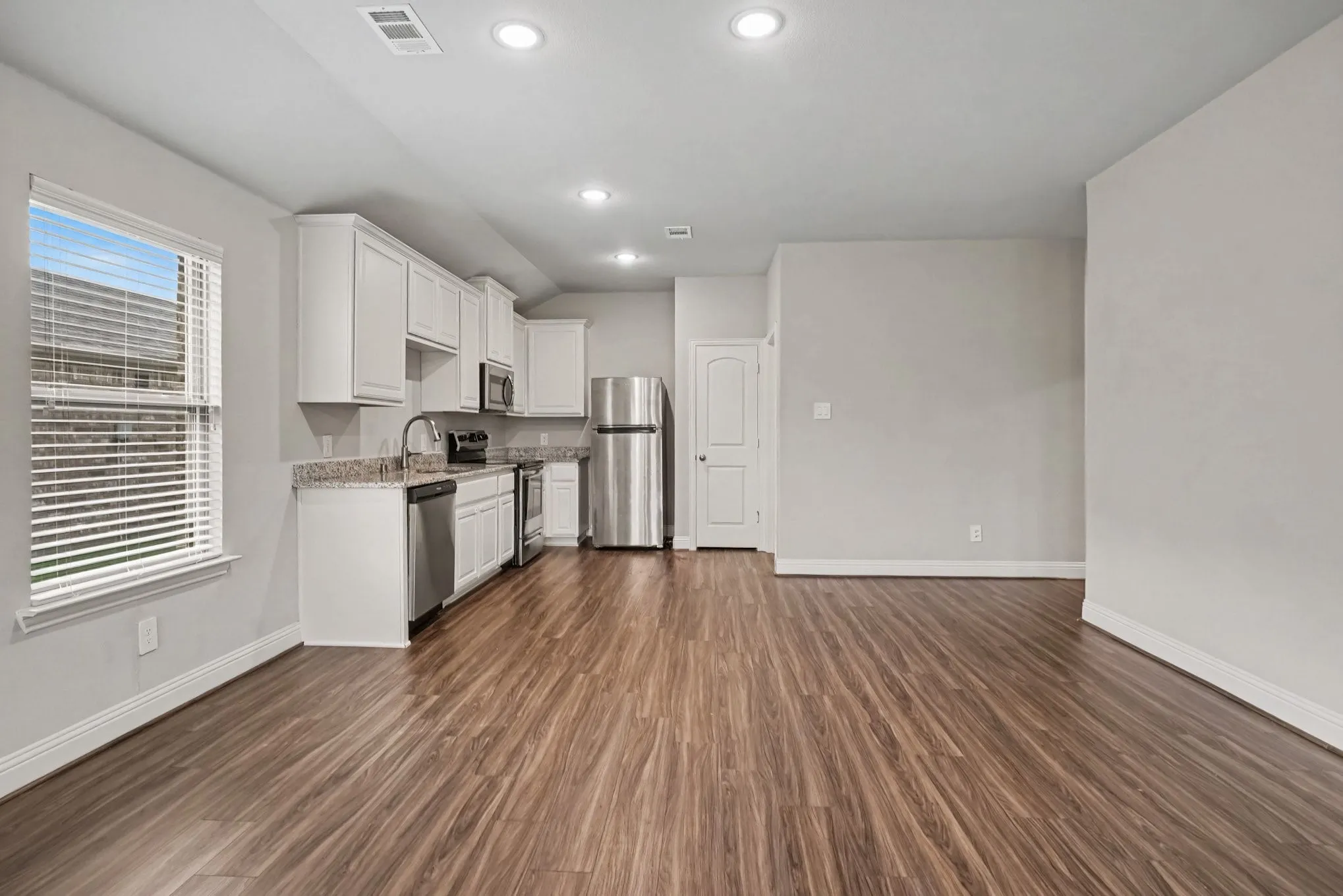Single Family Residence For Rent in Hunt County , 1425 Waverley Drive, Greenville, Texas 75402, 3 Bedroom, 2 Bathroom, 2 Garage spaces, 1,290 Sqft, built in 2022, mls#21340770, Real Estate Agent in Greenville, Homes For Rent in Hunt county, Homes For Rent in Greenville, Realtor in Greenville Texas, Real Estate Brokerage Independent Realty Texas, Luminita Cordes Realtor
