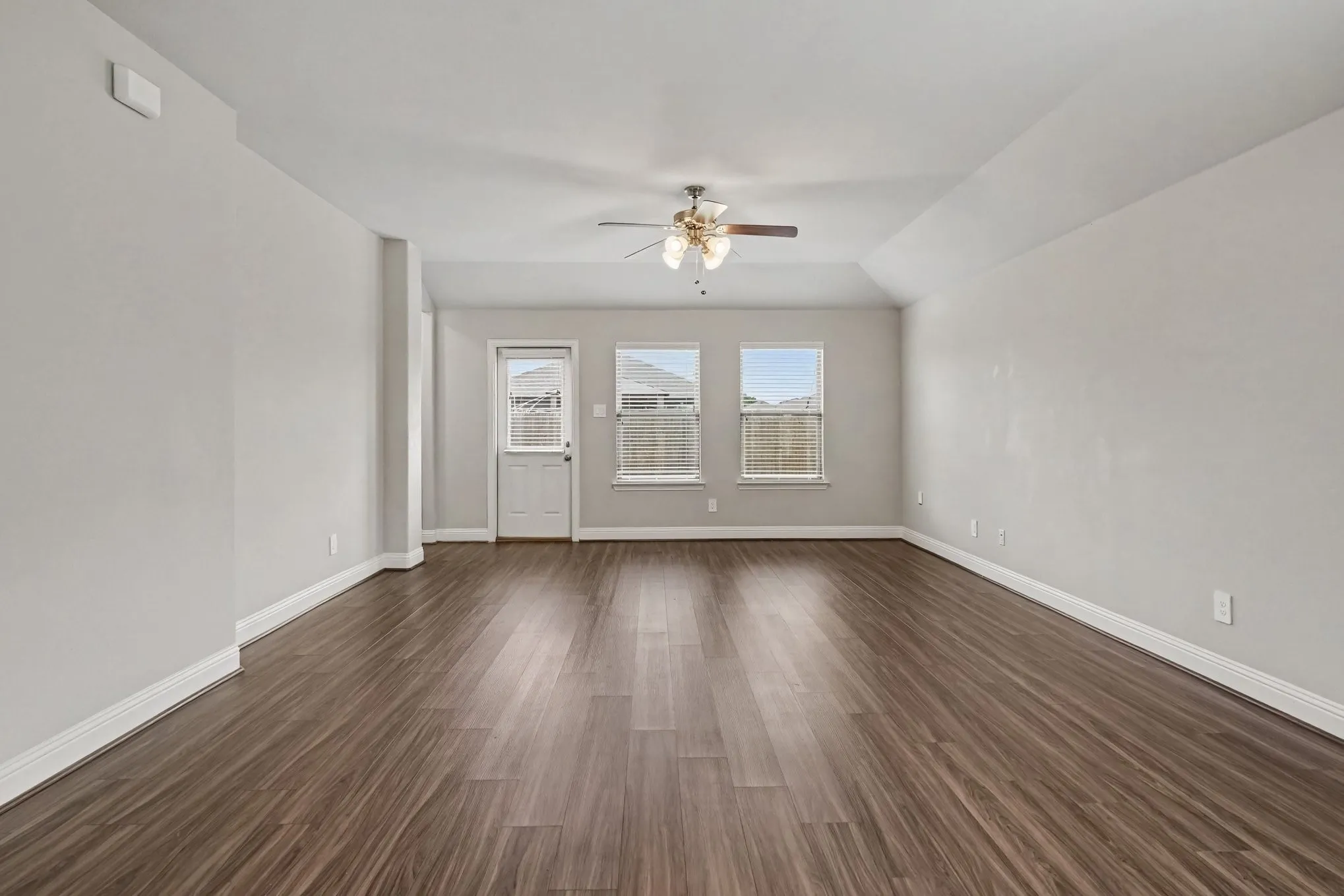 Single Family Residence For Rent in Hunt County , 1425 Waverley Drive, Greenville, Texas 75402, 3 Bedroom, 2 Bathroom, 2 Garage spaces, 1,290 Sqft, built in 2022, mls#21340770, Real Estate Agent in Greenville, Homes For Rent in Hunt county, Homes For Rent in Greenville, Realtor in Greenville Texas, Real Estate Brokerage Independent Realty Texas, Luminita Cordes Realtor