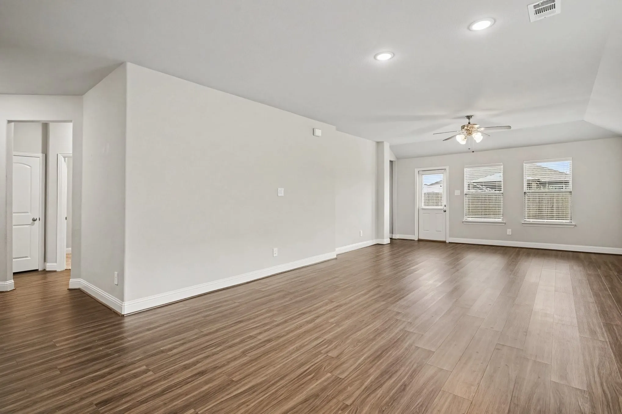 Single Family Residence For Rent in Hunt County , 1425 Waverley Drive, Greenville, Texas 75402, 3 Bedroom, 2 Bathroom, 2 Garage spaces, 1,290 Sqft, built in 2022, mls#21340770, Real Estate Agent in Greenville, Homes For Rent in Hunt county, Homes For Rent in Greenville, Realtor in Greenville Texas, Real Estate Brokerage Independent Realty Texas, Luminita Cordes Realtor