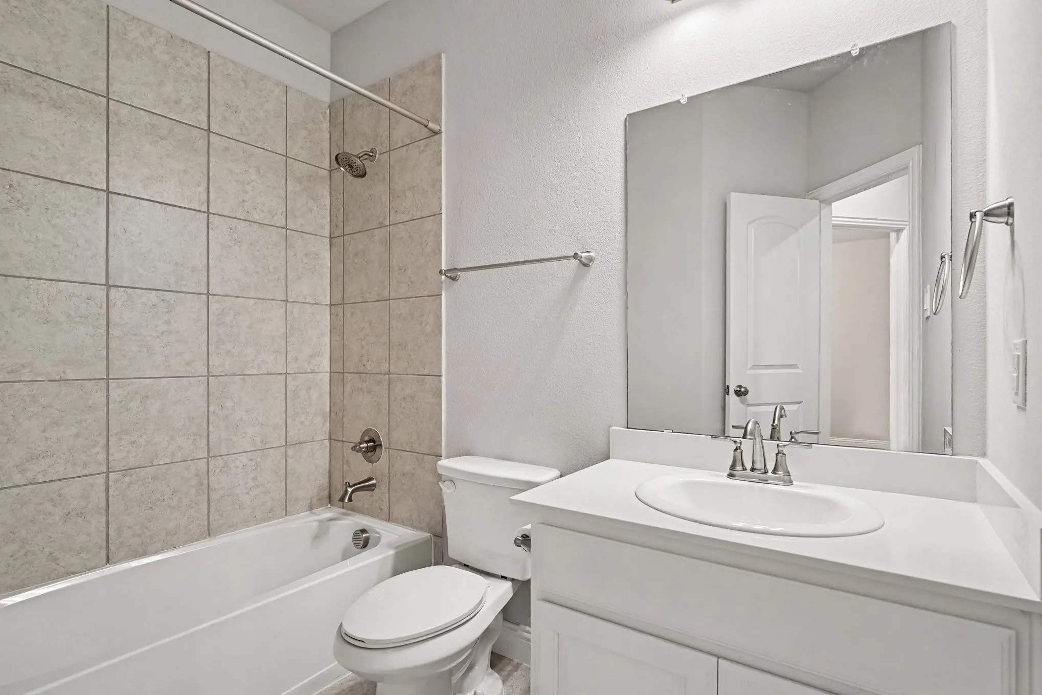 Single Family Residence For Rent in Hunt County , 1425 Waverley Drive, Greenville, Texas 75402, 3 Bedroom, 2 Bathroom, 2 Garage spaces, 1,290 Sqft, built in 2022, mls#21340770, Real Estate Agent in Greenville, Homes For Rent in Hunt county, Homes For Rent in Greenville, Realtor in Greenville Texas, Real Estate Brokerage Independent Realty Texas, Luminita Cordes Realtor