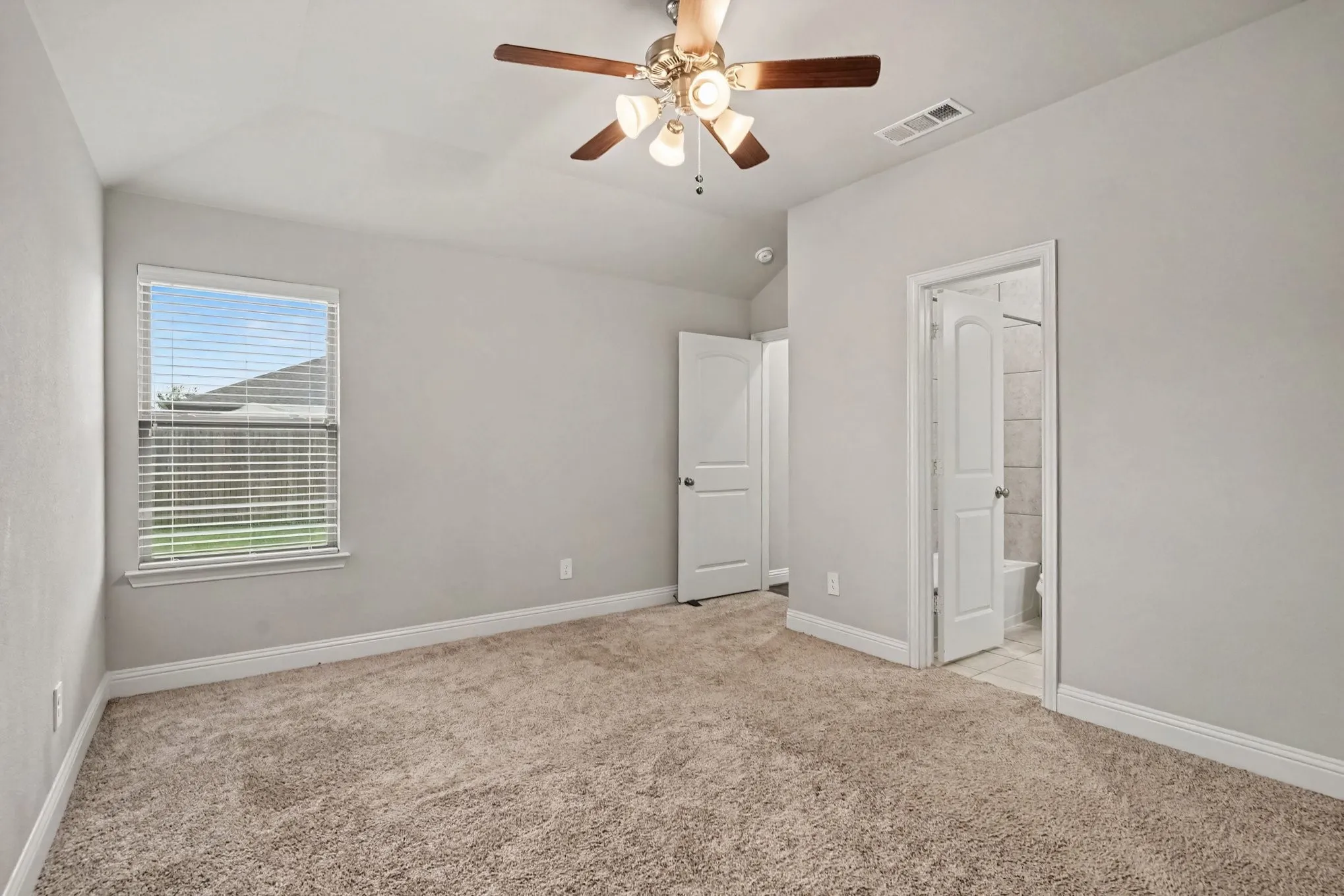 Single Family Residence For Rent in Hunt County , 1425 Waverley Drive, Greenville, Texas 75402, 3 Bedroom, 2 Bathroom, 2 Garage spaces, 1,290 Sqft, built in 2022, mls#21340770, Real Estate Agent in Greenville, Homes For Rent in Hunt county, Homes For Rent in Greenville, Realtor in Greenville Texas, Real Estate Brokerage Independent Realty Texas, Luminita Cordes Realtor