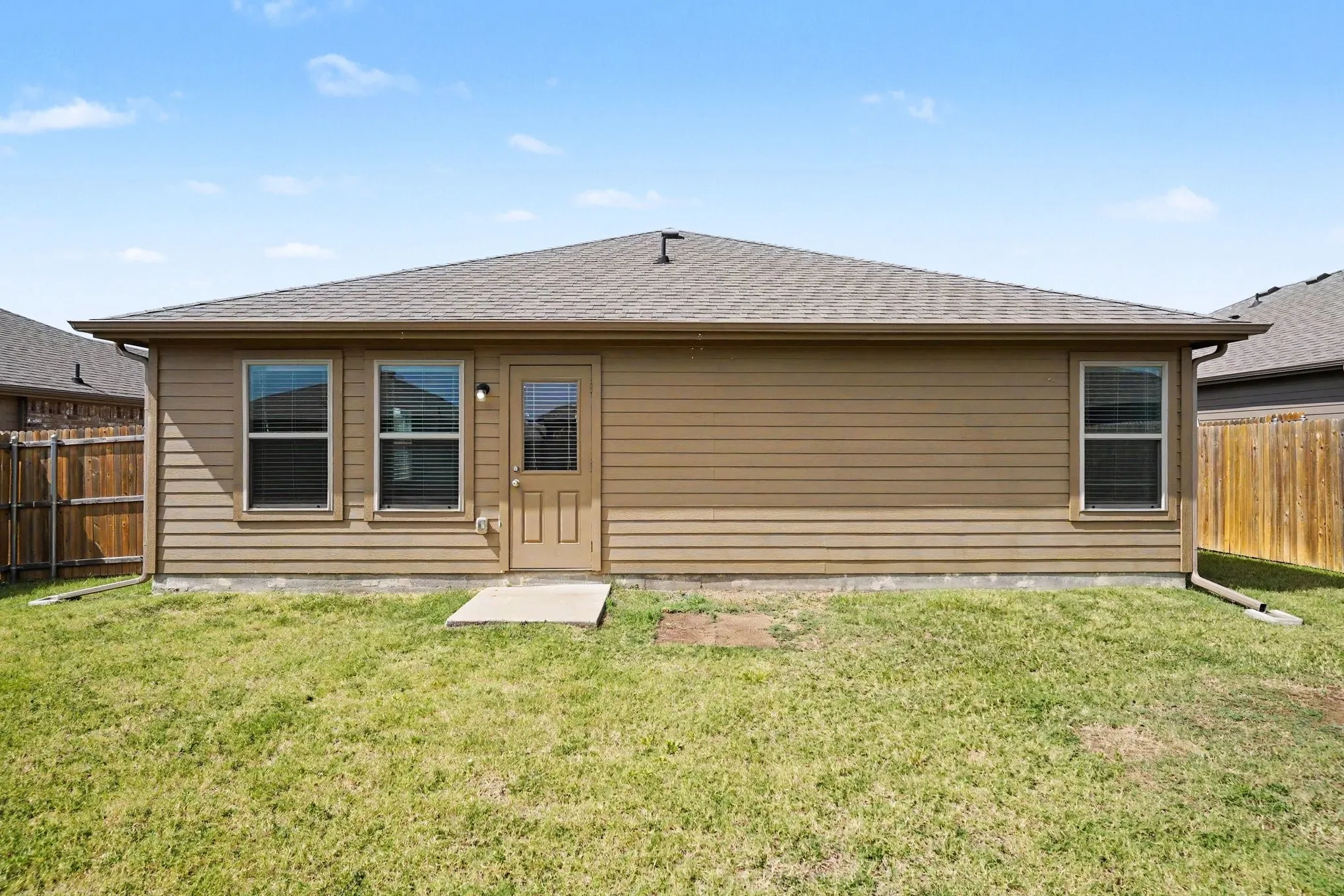 Single Family Residence For Rent in Hunt County , 1425 Waverley Drive, Greenville, Texas 75402, 3 Bedroom, 2 Bathroom, 2 Garage spaces, 1,290 Sqft, built in 2022, mls#21340770, Real Estate Agent in Greenville, Homes For Rent in Hunt county, Homes For Rent in Greenville, Realtor in Greenville Texas, Real Estate Brokerage Independent Realty Texas, Luminita Cordes Realtor
