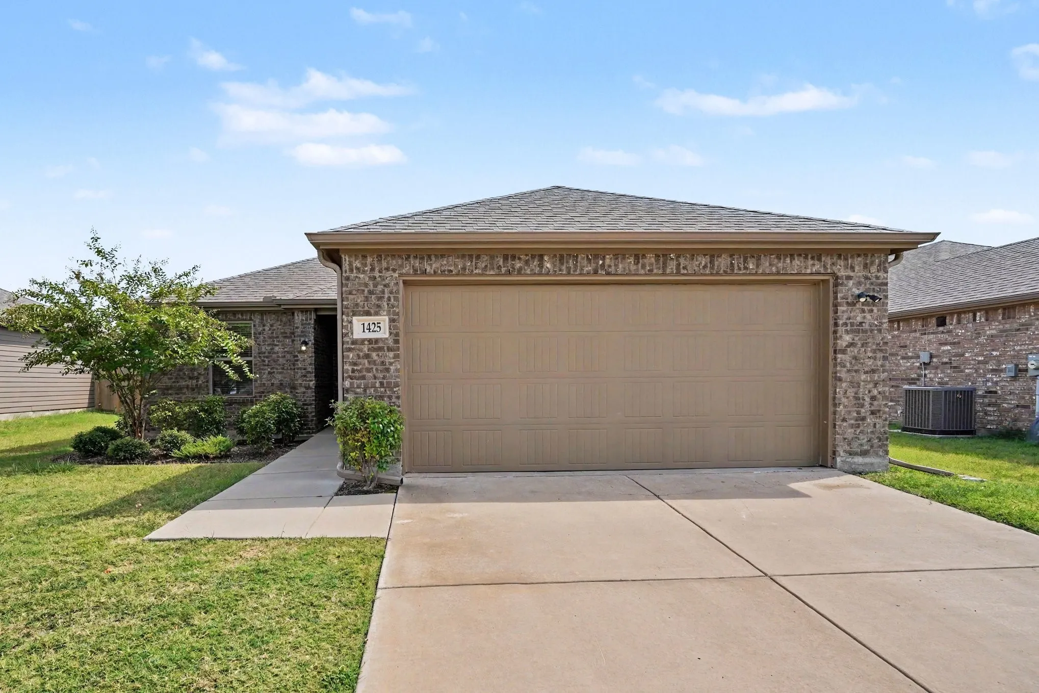 Single Family Residence For Rent in Hunt County , 1425 Waverley Drive, Greenville, Texas 75402, 3 Bedroom, 2 Bathroom, 2 Garage spaces, 1,290 Sqft, built in 2022, mls#21340770, Real Estate Agent in Greenville, Homes For Rent in Hunt county, Homes For Rent in Greenville, Realtor in Greenville Texas, Real Estate Brokerage Independent Realty Texas, Luminita Cordes Realtor
