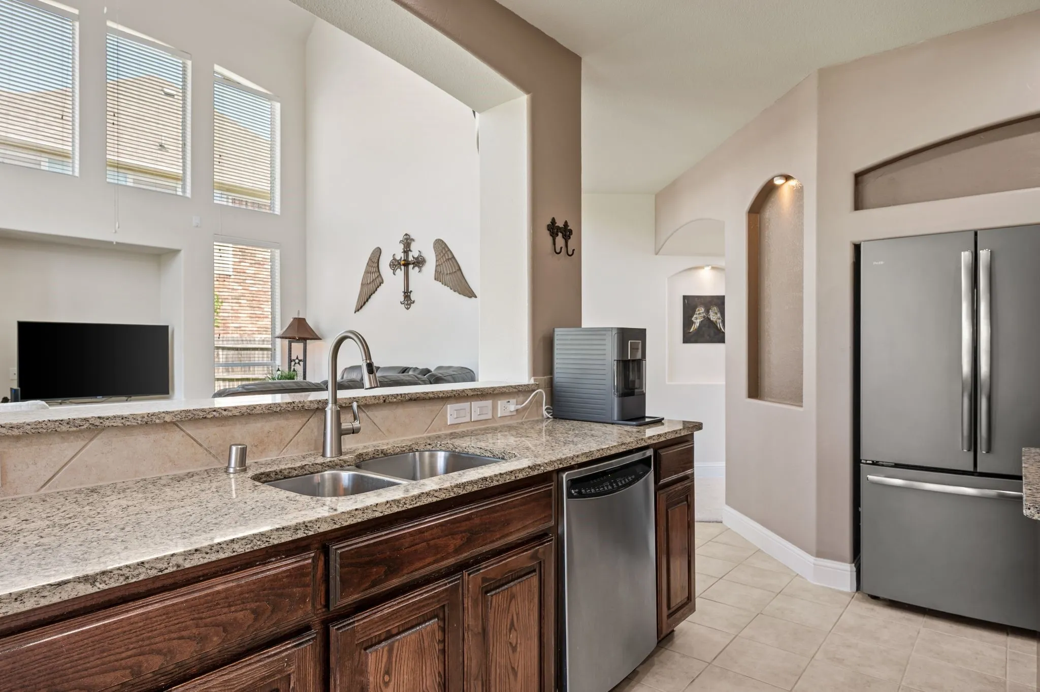 Welcome to a chef's delight - A large kitchen overlooking the expansive living area. Notice the elevated breakfast bar area with seating for 4 family members or guests!