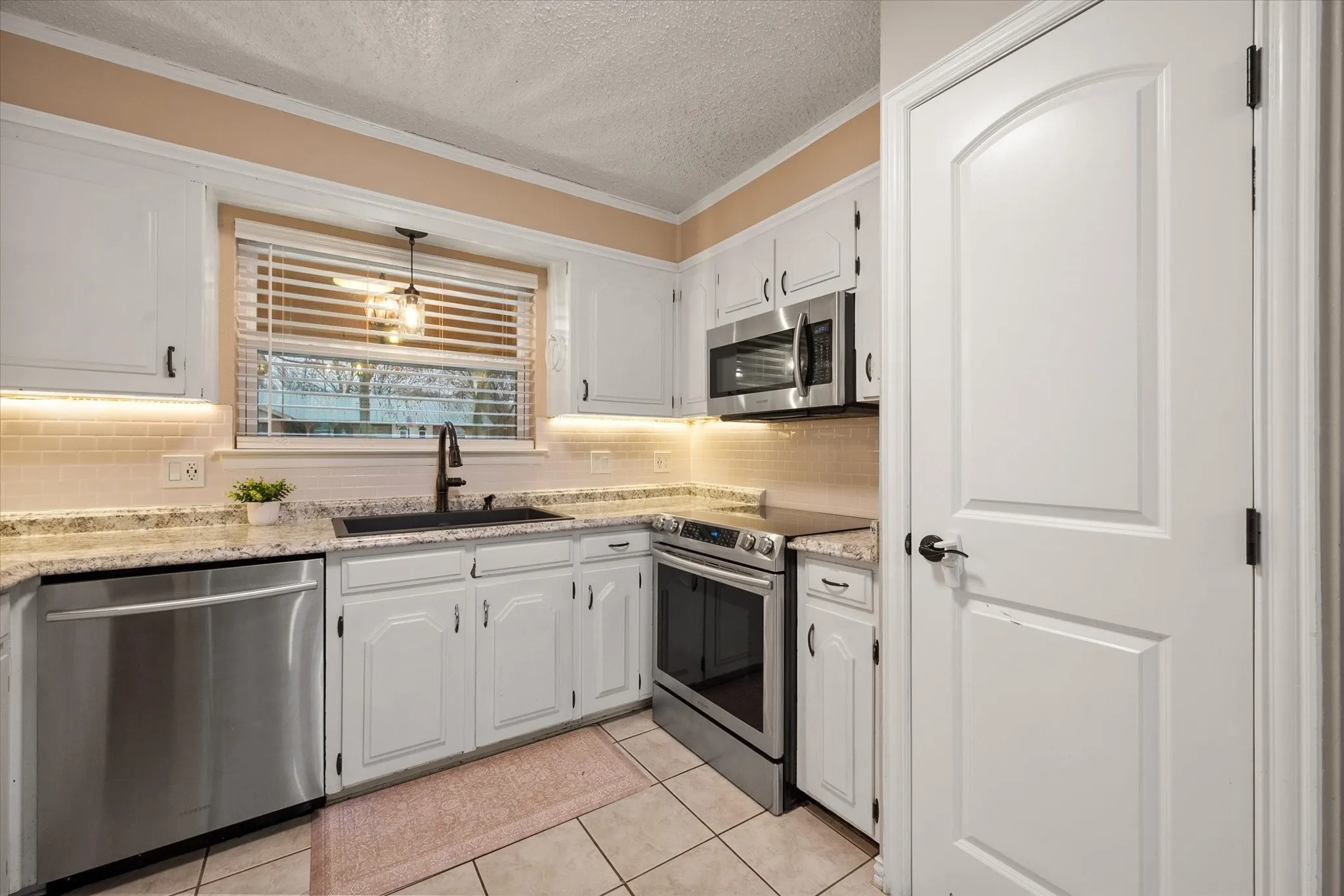 Single Family Residence For Sale in Johnson County , 806 Ridgeway Road, Joshua, Texas 76058, 3 Bedroom, 2 Bathroom, 2 Garage spaces, 1,394 Sqft, built in 1984, mls#21331712, Real Estate Agent in Joshua, Homes For Sale in Johnson county, Homes For Sale in Joshua, Realtor in Joshua Texas, Real Estate Brokerage Independent Realty Texas, Luminita Cordes Realtor