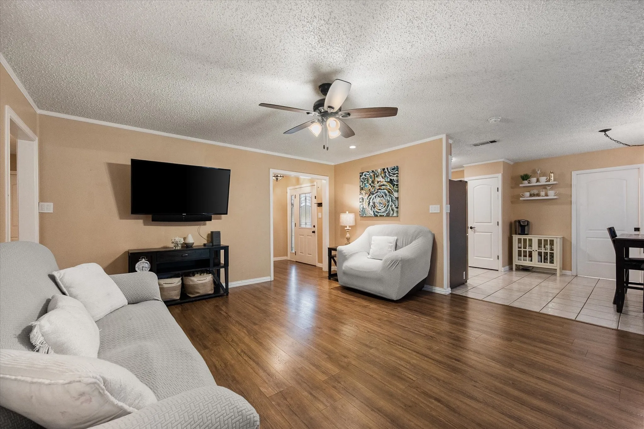 Beautiful LVP flooring!