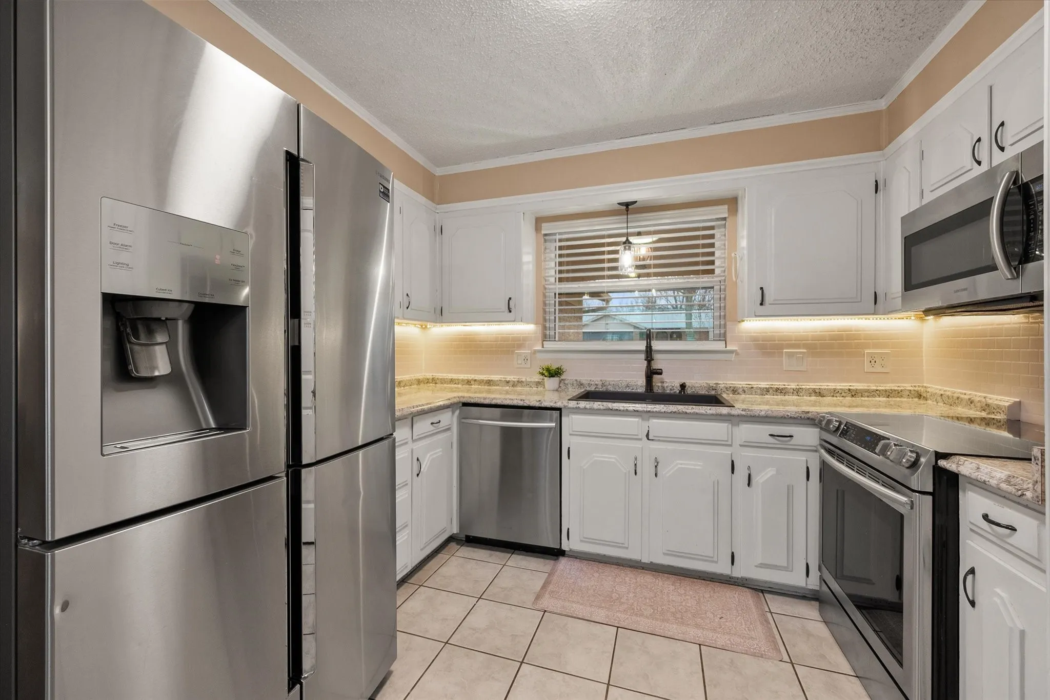 Single Family Residence For Sale in Johnson County , 806 Ridgeway Road, Joshua, Texas 76058, 3 Bedroom, 2 Bathroom, 2 Garage spaces, 1,394 Sqft, built in 1984, mls#21331712, Real Estate Agent in Joshua, Homes For Sale in Johnson county, Homes For Sale in Joshua, Realtor in Joshua Texas, Real Estate Brokerage Independent Realty Texas, Luminita Cordes Realtor