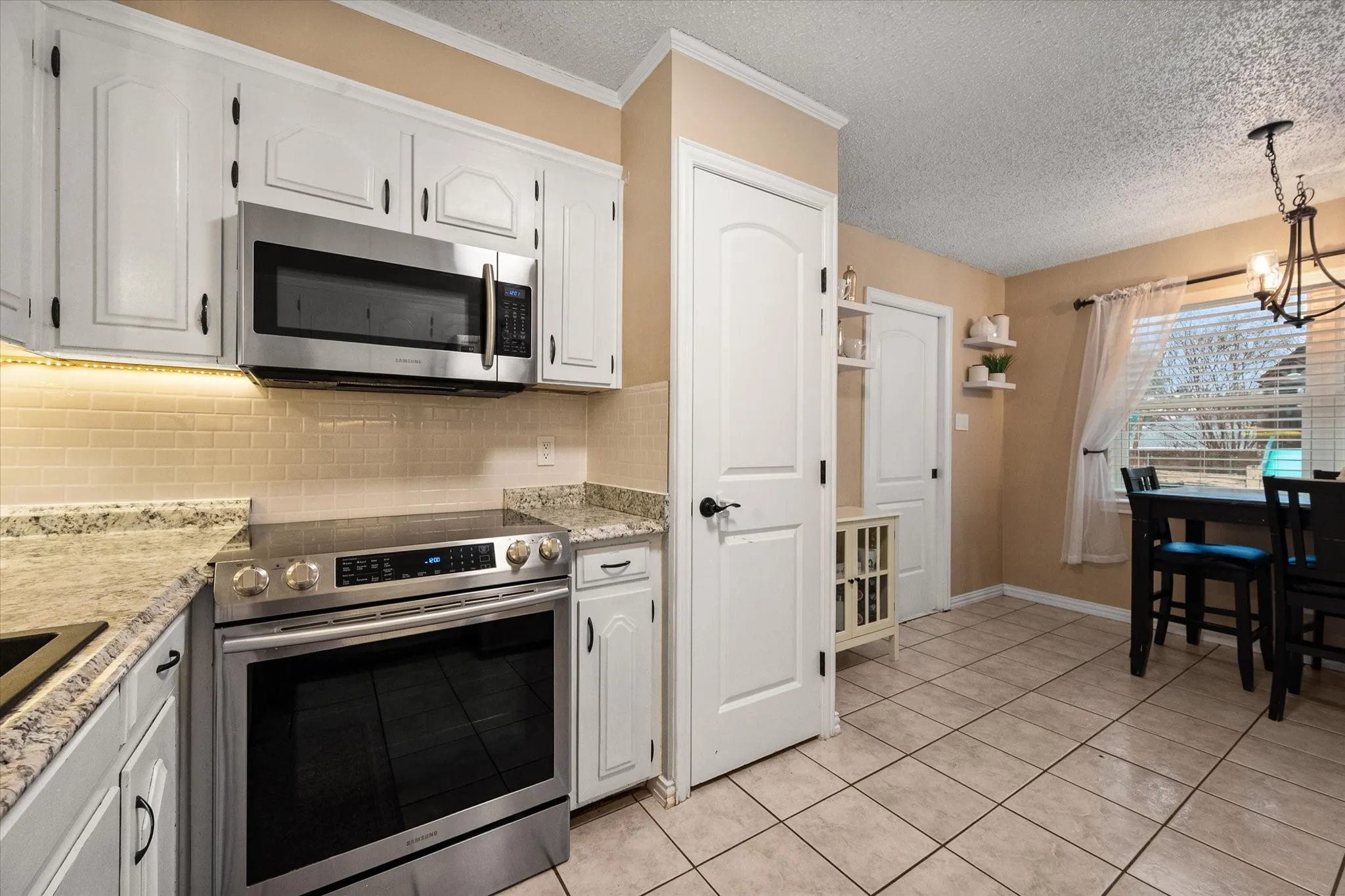 And stainless steel appliances!