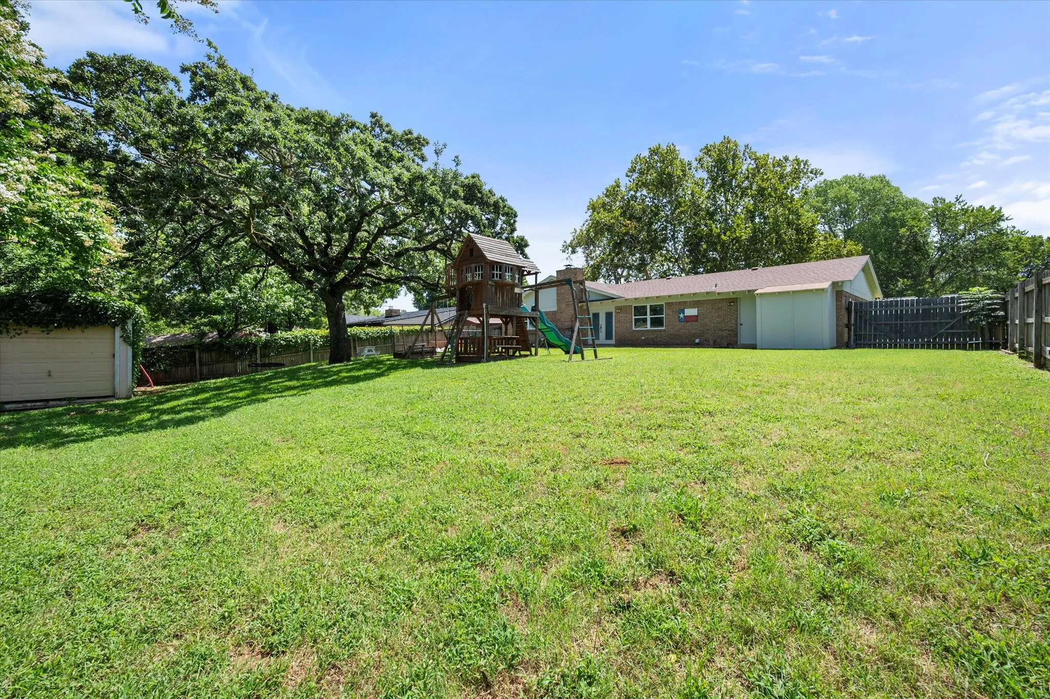 Check out this huge yard!