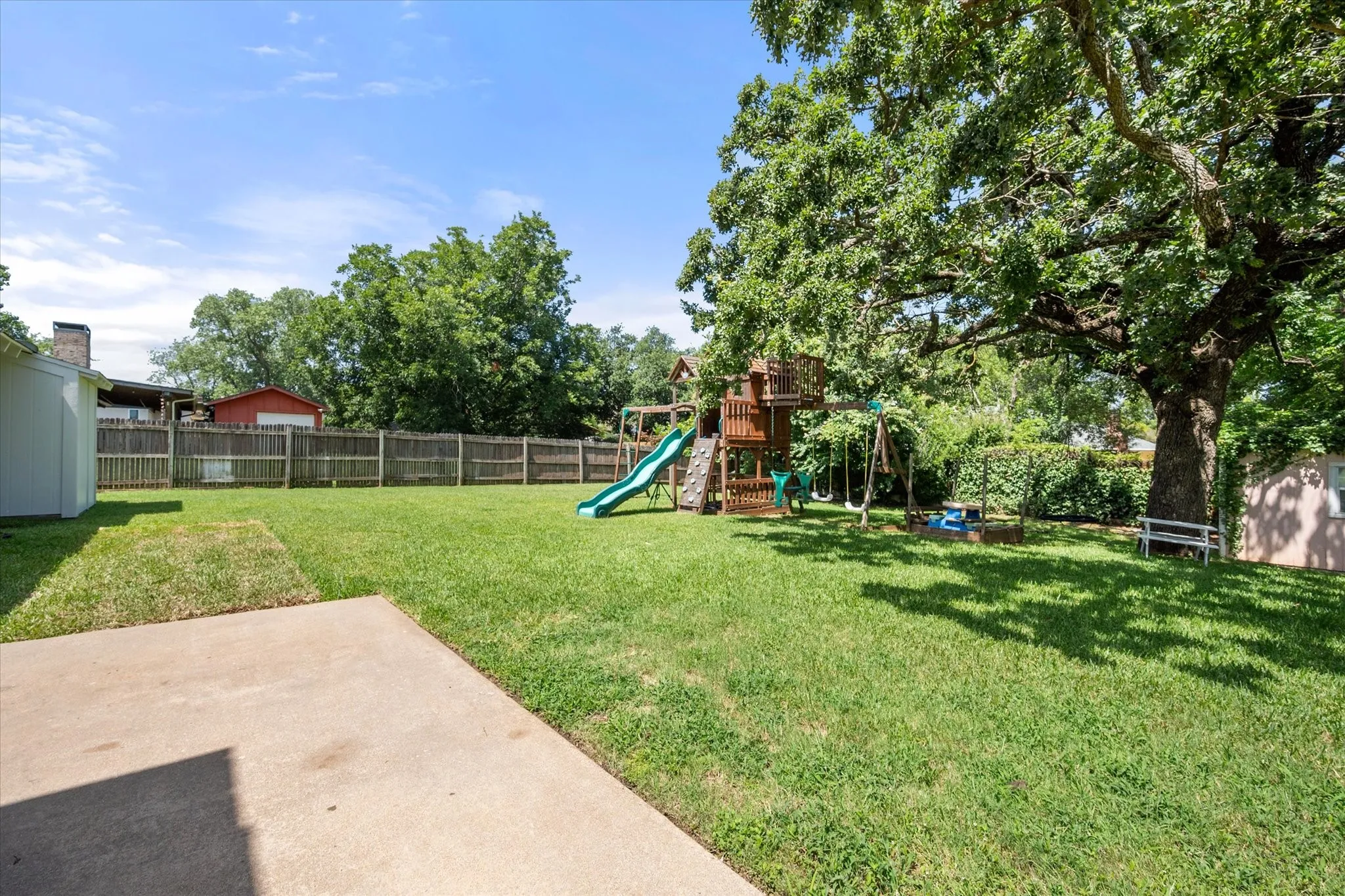 Single Family Residence For Sale in Johnson County , 806 Ridgeway Road, Joshua, Texas 76058, 3 Bedroom, 2 Bathroom, 2 Garage spaces, 1,394 Sqft, built in 1984, mls#21331712, Real Estate Agent in Joshua, Homes For Sale in Johnson county, Homes For Sale in Joshua, Realtor in Joshua Texas, Real Estate Brokerage Independent Realty Texas, Luminita Cordes Realtor