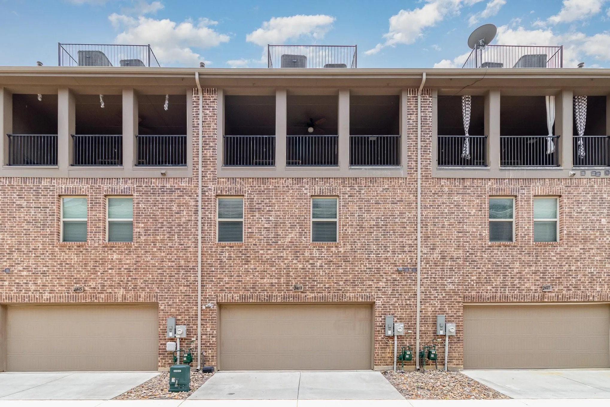 Townhouse For Rent in Denton County , 2413 Siskiyou Street, Lewisville, Texas 75056, 4 Bedroom, 4 Bathroom, 2 Garage spaces, 2,027 Sqft, built in 2020, mls#21340785, Real Estate Agent in Lewisville, Homes For Rent in Denton county, Homes For Rent in Lewisville, Realtor in Lewisville Texas, Real Estate Brokerage Independent Realty Texas, Luminita Cordes Realtor