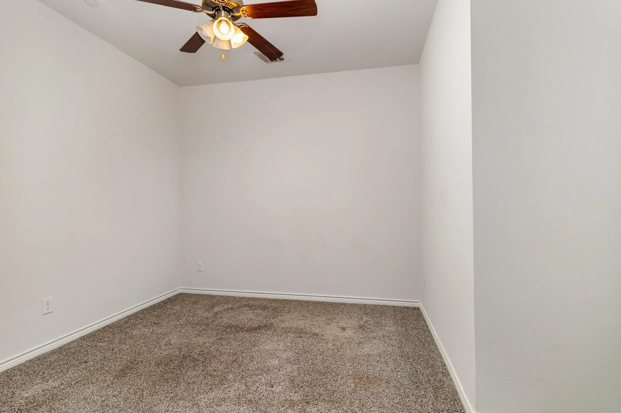 Townhouse For Rent in Denton County , 2413 Siskiyou Street, Lewisville, Texas 75056, 4 Bedroom, 4 Bathroom, 2 Garage spaces, 2,027 Sqft, built in 2020, mls#21340785, Real Estate Agent in Lewisville, Homes For Rent in Denton county, Homes For Rent in Lewisville, Realtor in Lewisville Texas, Real Estate Brokerage Independent Realty Texas, Luminita Cordes Realtor
