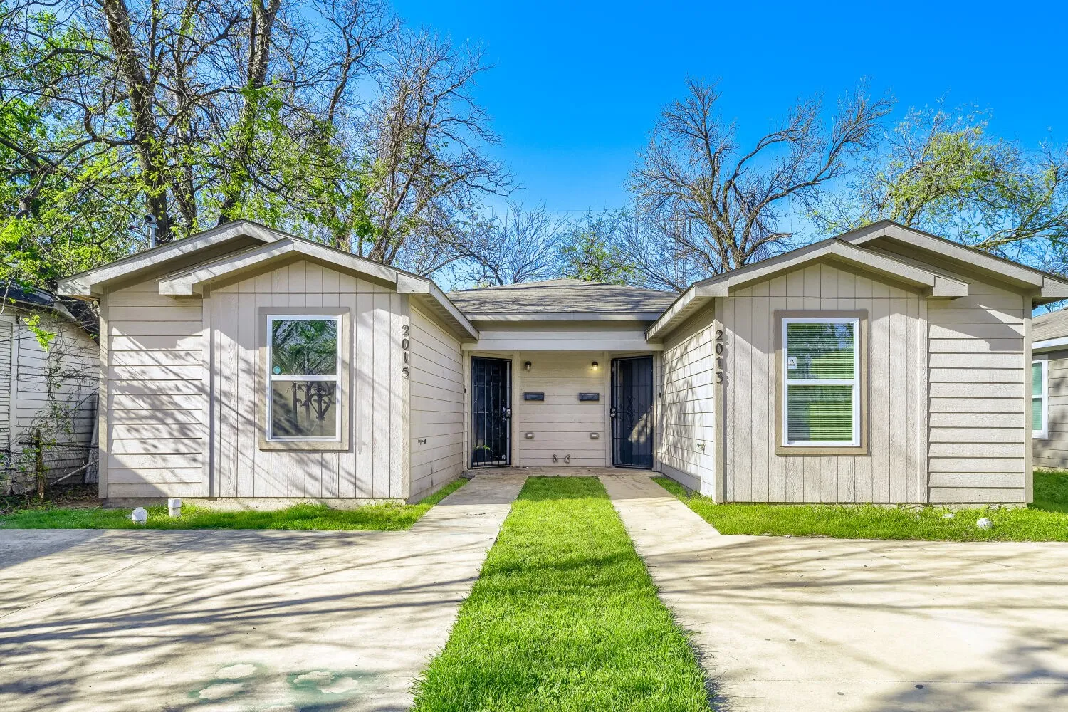 Duplex For Sale in Dallas County , 2013-2015 J B Jackson Jr Boulevard, Dallas, Texas 75210, 6 Bedroom, 4 Bathroom, Garage spaces, 0 Sqft, built in 2020, mls#21340647, Real Estate Agent in Dallas, Homes For Sale in Dallas county, Homes For Sale in Dallas, Realtor in Dallas Texas, Real Estate Brokerage Independent Realty Texas, Luminita Cordes Realtor