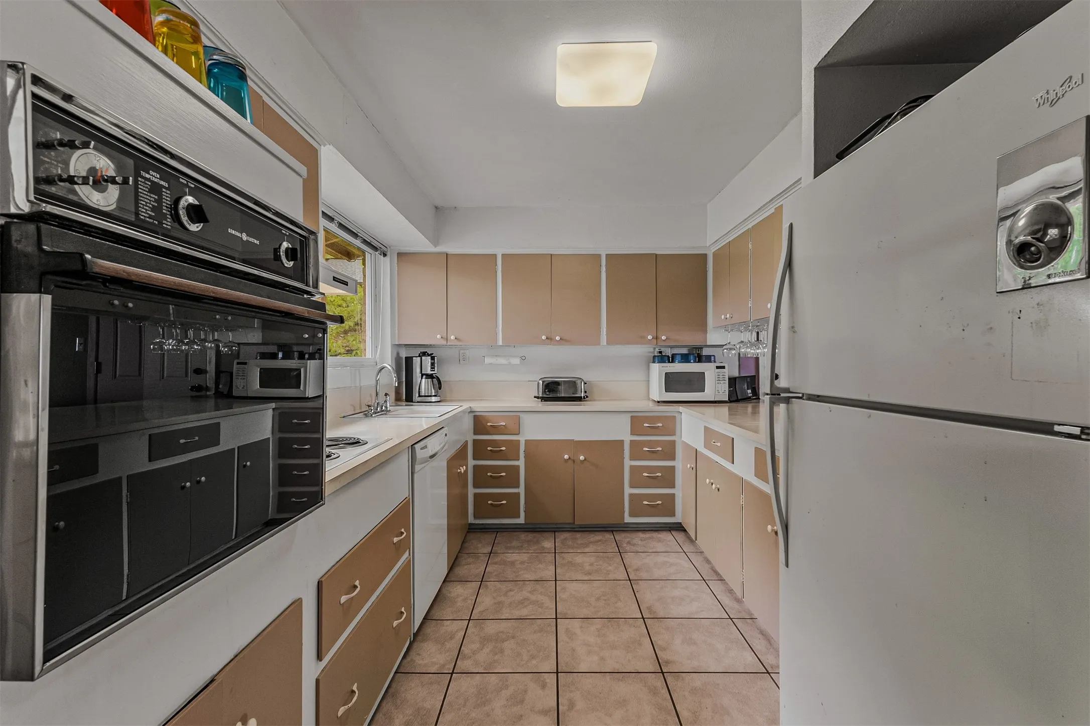 Single Family Residence For Sale in Henderson County , 17 Shoreline Drive, Star Harbor, Texas 75148, 2 Bedroom, 2 Bathroom, Garage spaces, 2,016 Sqft, built in 1964, mls#21339136, Real Estate Agent in Star Harbor, Homes For Sale in Henderson county, Homes For Sale in Star Harbor, Realtor in Star Harbor Texas, Real Estate Brokerage Independent Realty Texas, Luminita Cordes Realtor
