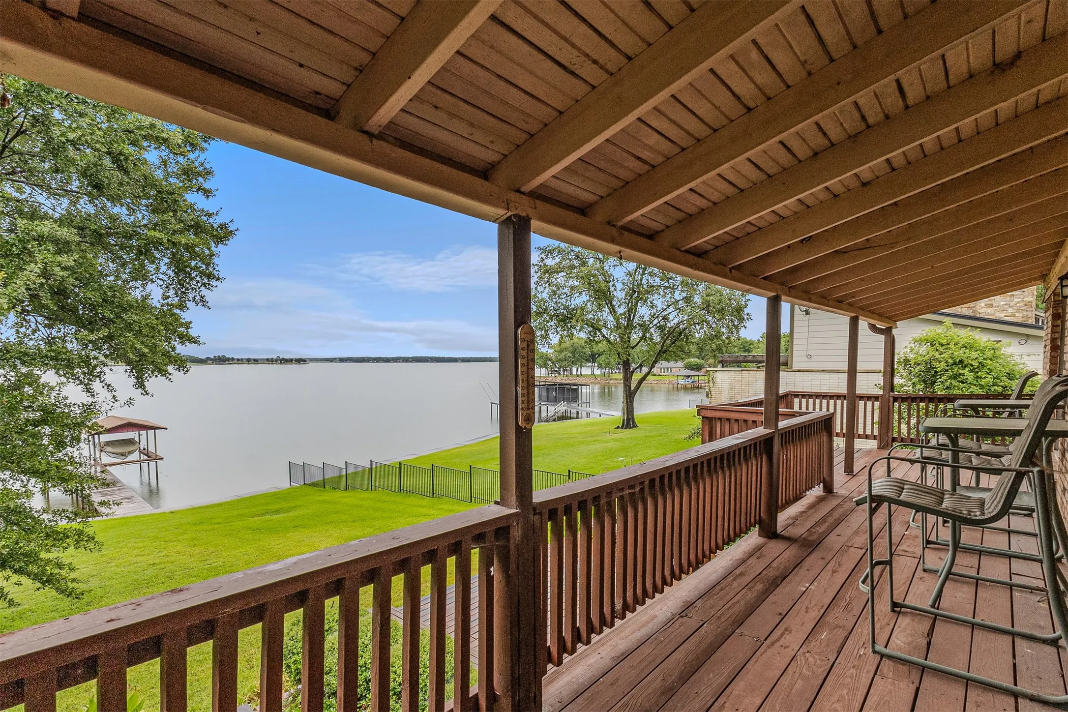Single Family Residence For Sale in Henderson County , 17 Shoreline Drive, Star Harbor, Texas 75148, 2 Bedroom, 2 Bathroom, Garage spaces, 2,016 Sqft, built in 1964, mls#21339136, Real Estate Agent in Star Harbor, Homes For Sale in Henderson county, Homes For Sale in Star Harbor, Realtor in Star Harbor Texas, Real Estate Brokerage Independent Realty Texas, Luminita Cordes Realtor