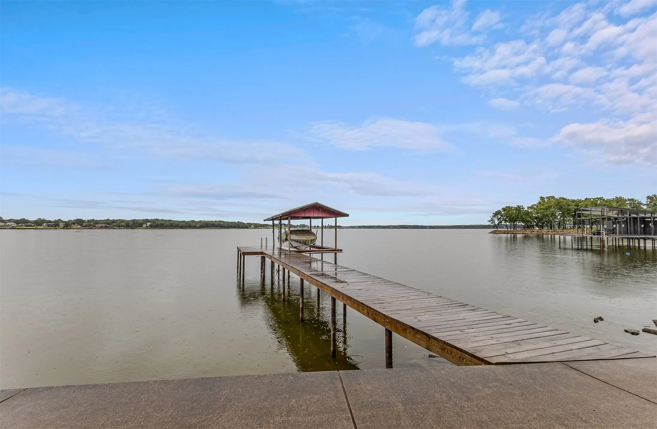 Single Family Residence For Sale in Henderson County , 17 Shoreline Drive, Star Harbor, Texas 75148, 2 Bedroom, 2 Bathroom, Garage spaces, 2,016 Sqft, built in 1964, mls#21339136, Real Estate Agent in Star Harbor, Homes For Sale in Henderson county, Homes For Sale in Star Harbor, Realtor in Star Harbor Texas, Real Estate Brokerage Independent Realty Texas, Luminita Cordes Realtor