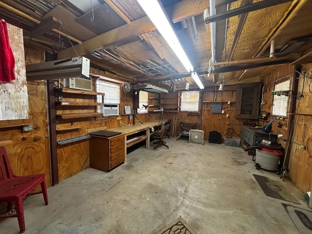 Single Family Residence For Sale in Palo Pinto County , 1706 Goodwin Drive, Mineral Wells, Texas 76067, 4 Bedroom, 2 Bathroom, Garage spaces, 2,182 Sqft, built in 1967, mls#21340176, Real Estate Agent in Mineral Wells, Homes For Sale in Palo Pinto county, Homes For Sale in Mineral Wells, Realtor in Mineral Wells Texas, Real Estate Brokerage Independent Realty Texas, Luminita Cordes Realtor