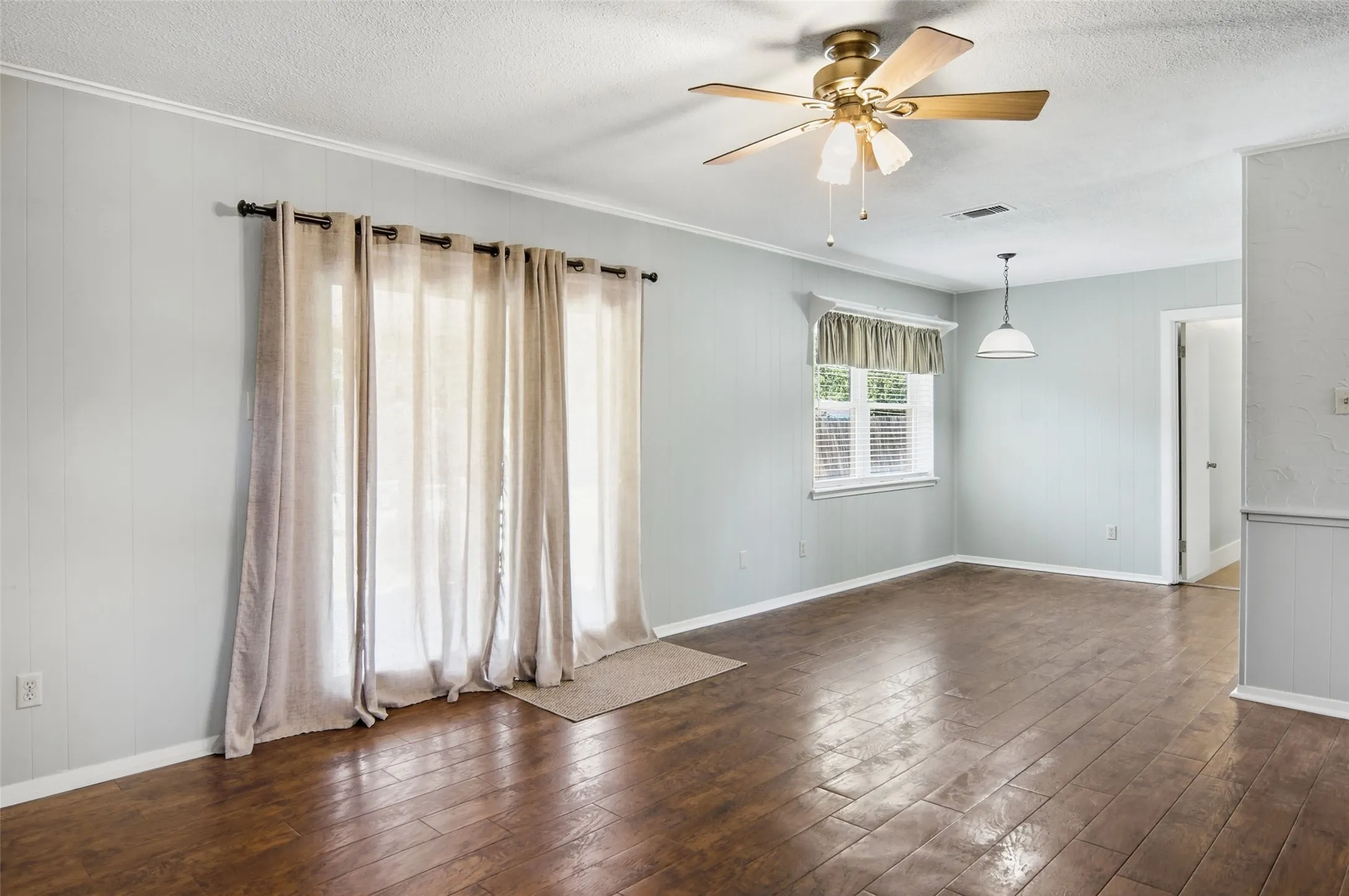 Living/Dining Area