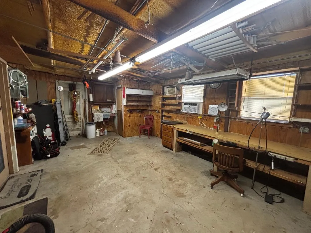 Single Family Residence For Sale in Palo Pinto County , 1706 Goodwin Drive, Mineral Wells, Texas 76067, 4 Bedroom, 2 Bathroom, Garage spaces, 2,182 Sqft, built in 1967, mls#21340176, Real Estate Agent in Mineral Wells, Homes For Sale in Palo Pinto county, Homes For Sale in Mineral Wells, Realtor in Mineral Wells Texas, Real Estate Brokerage Independent Realty Texas, Luminita Cordes Realtor