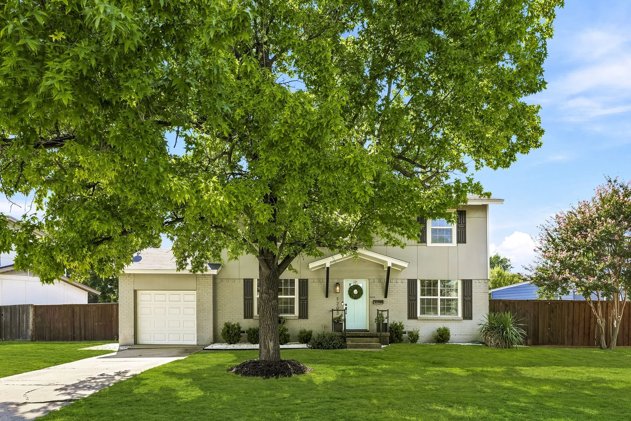 Single Family Residence For Sale in Collin County , 1203 Quill Drive, Plano, Texas 75075, 3 Bedroom, 3 Bathroom, 1 Garage spaces, 1,776 Sqft, built in 1966, mls#21337471, Real Estate Agent in Plano, Homes For Sale in Collin county, Homes For Sale in Plano, Realtor in Plano Texas, Real Estate Brokerage Independent Realty Texas, Luminita Cordes Realtor
