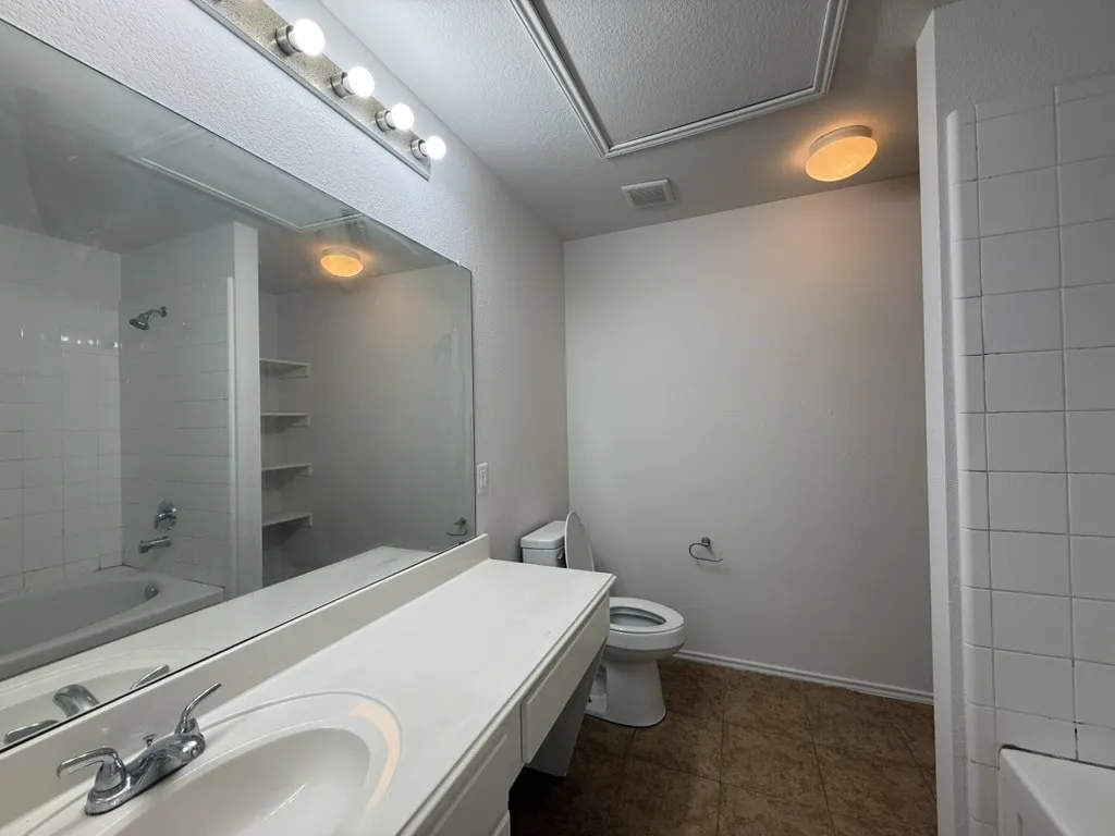 Single Family Residence For Sale in Kaufman County , 2013 Gardenia Drive, Forney, Texas 75126, 4 Bedroom, 3 Bathroom, 2 Garage spaces, 2,092 Sqft, built in 2004, mls#21340795, Real Estate Agent in Forney, Homes For Sale in Kaufman county, Homes For Sale in Forney, Realtor in Forney Texas, Real Estate Brokerage Independent Realty Texas, Luminita Cordes Realtor